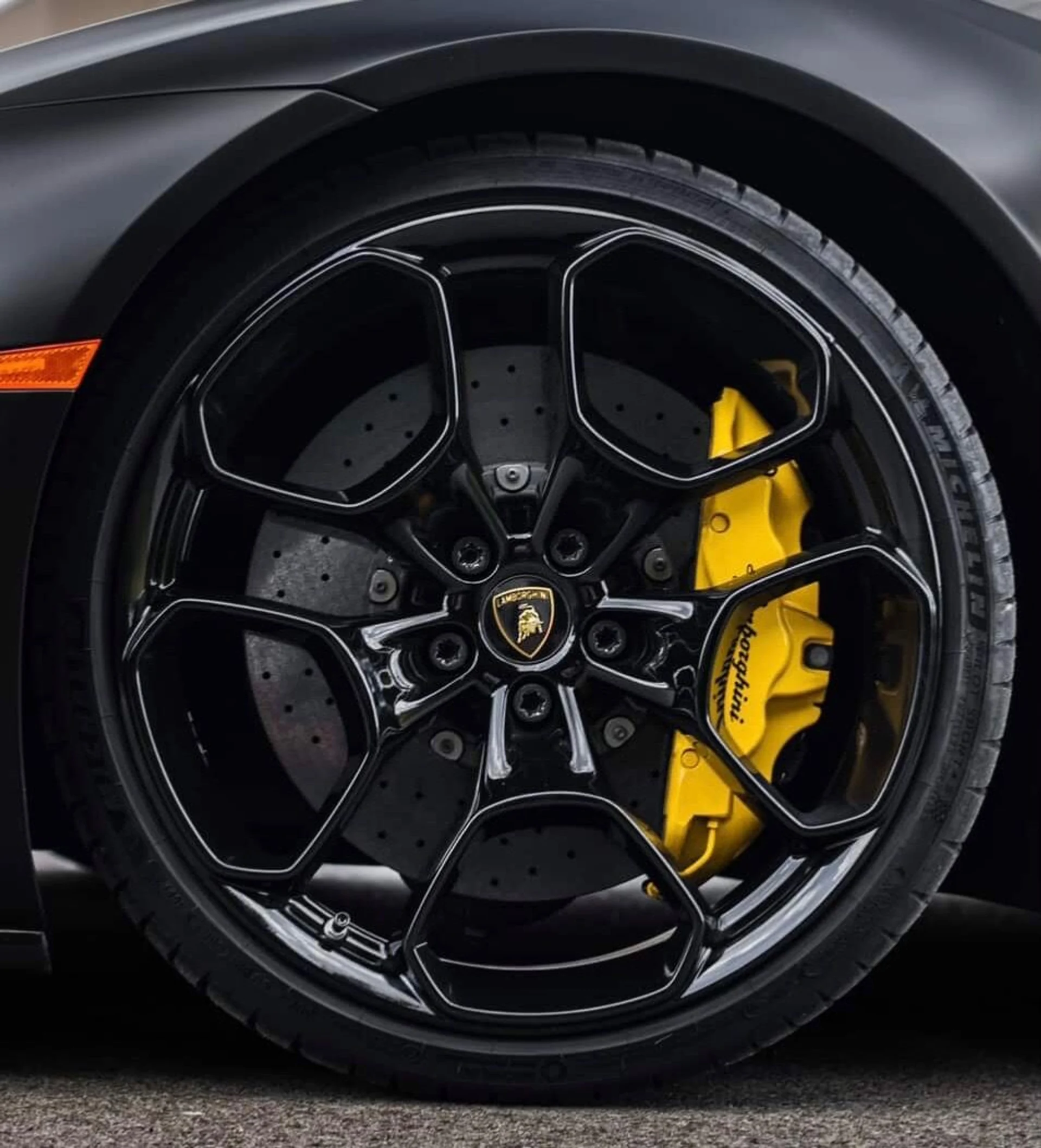 mph018_782745335_Used_2015_Lamborghini_Huracan_LP_610_4_1770680880_c6373eb23e