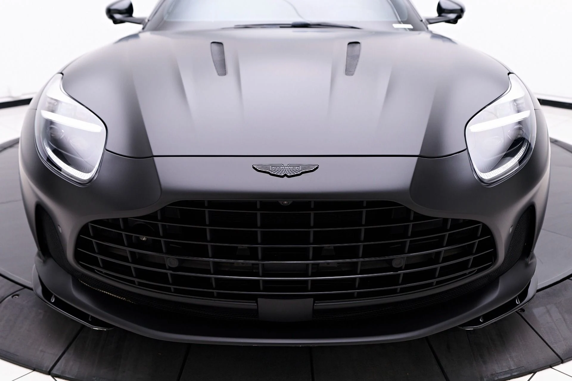 mph018_793415926_Used_2024_Aston_Martin_DB_12_1752612779_d1356c8f8f