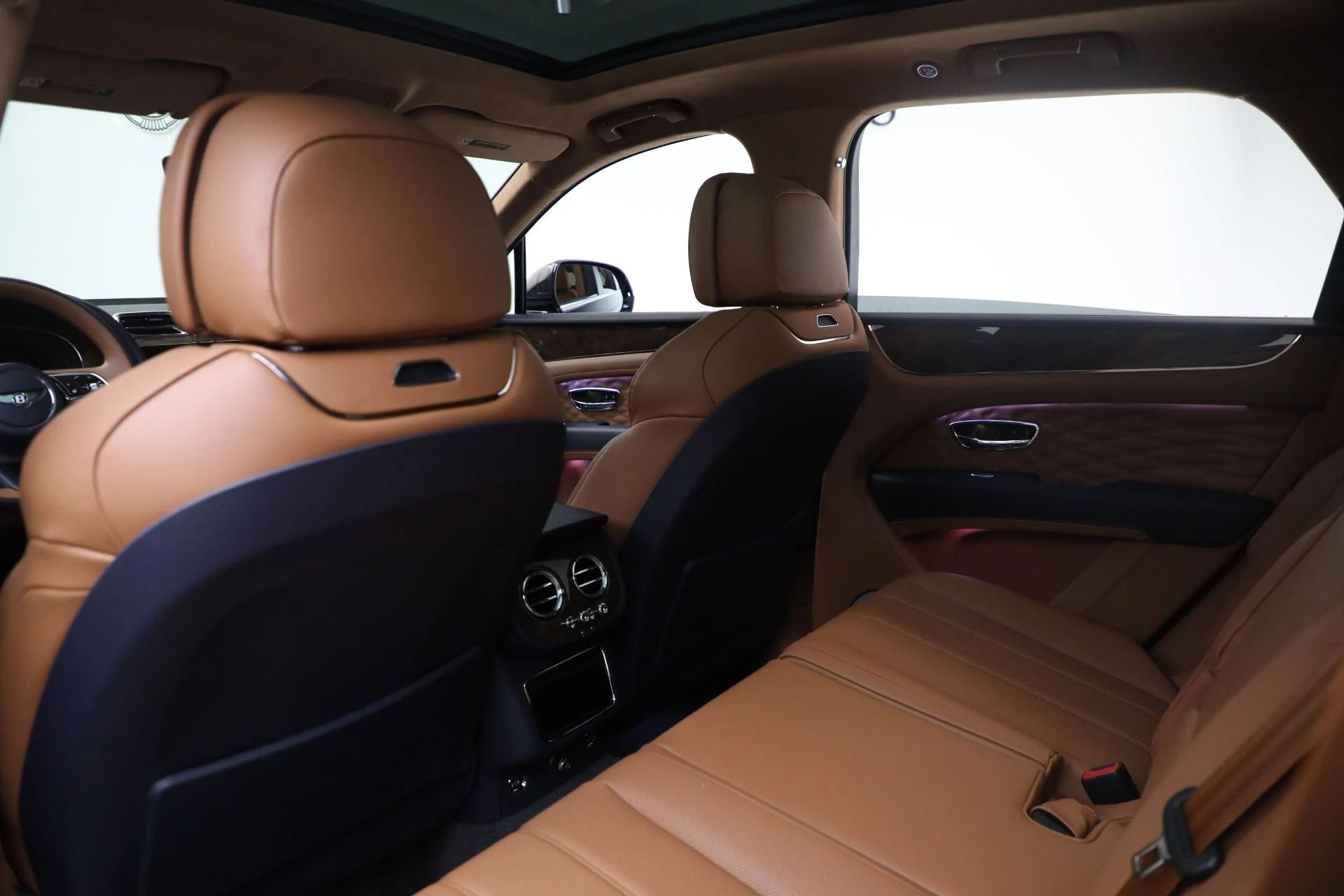 mph018_807377179_New_2025_Bentley_Bentayga_Azure_V8_1762363209_897f4edaca