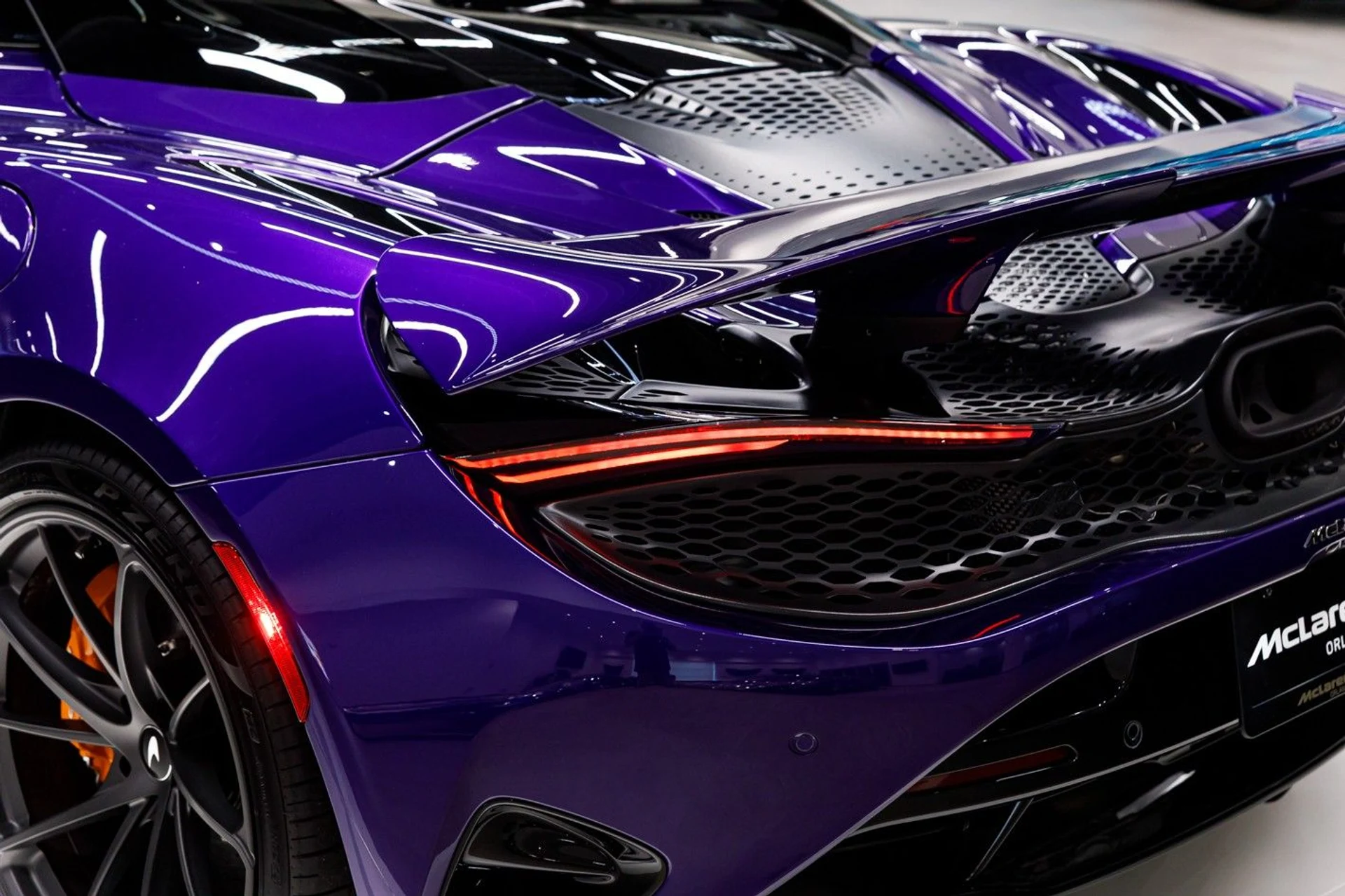 mph018_816582500_627_p19_l_b35435a0eb