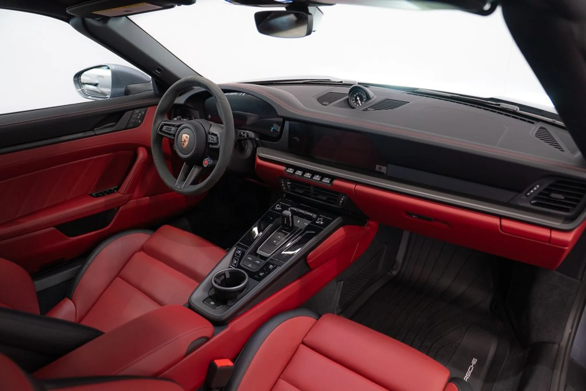 mph018_817976079_porsche_911_2025_jpg_v_1776180195_5fc3d79479