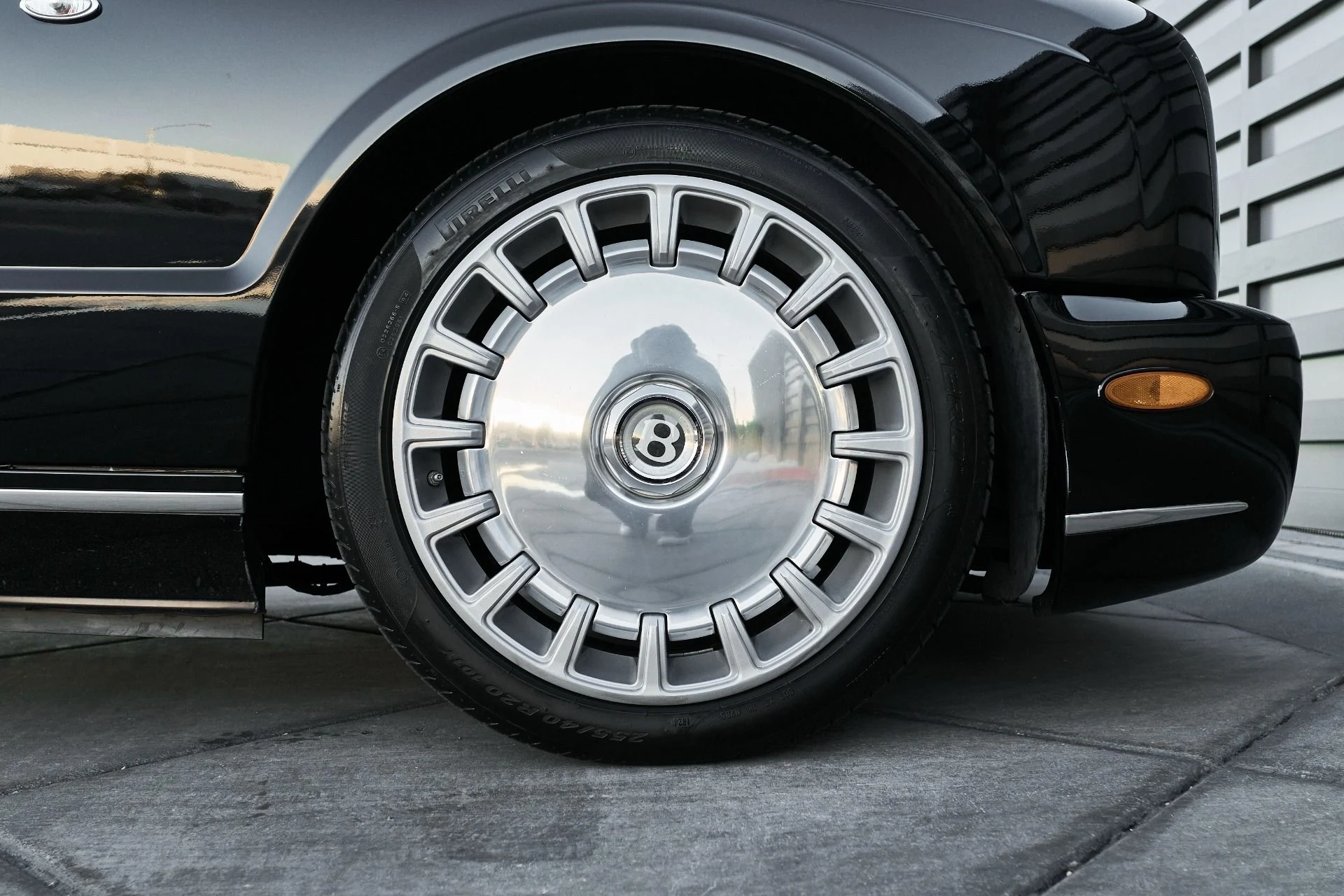 mph018_818215992_Used_2009_Bentley_Azure_Base_1765906130_a2130cbd94