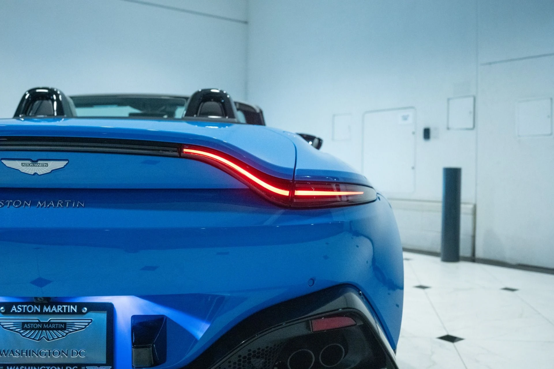 mph018_823739499_Used_2021_Aston_Martin_Vantage_1790591382_ef23b37889