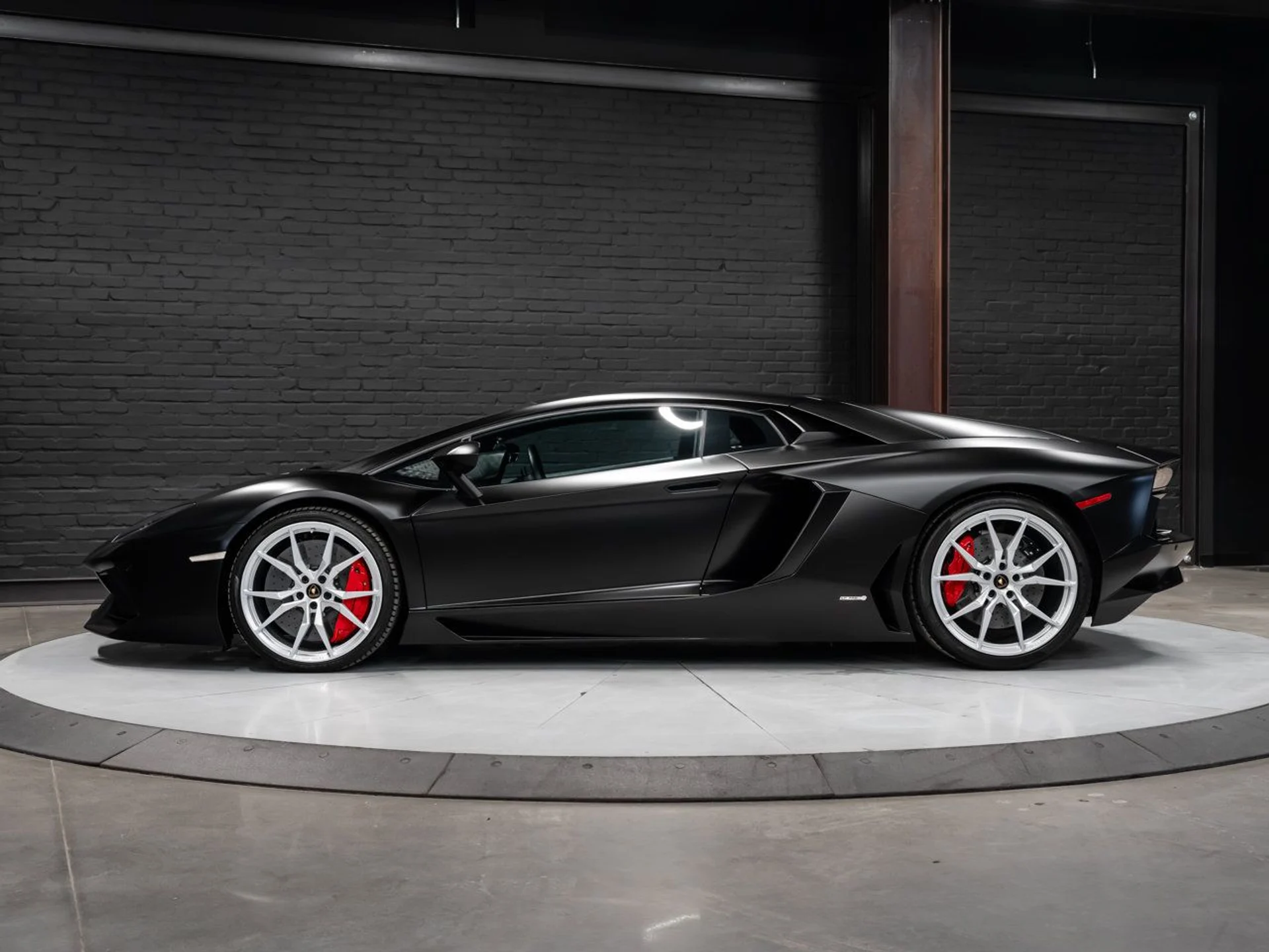 mph018_824906184_lamborghini_aventador_2017_aff6a7c7ed