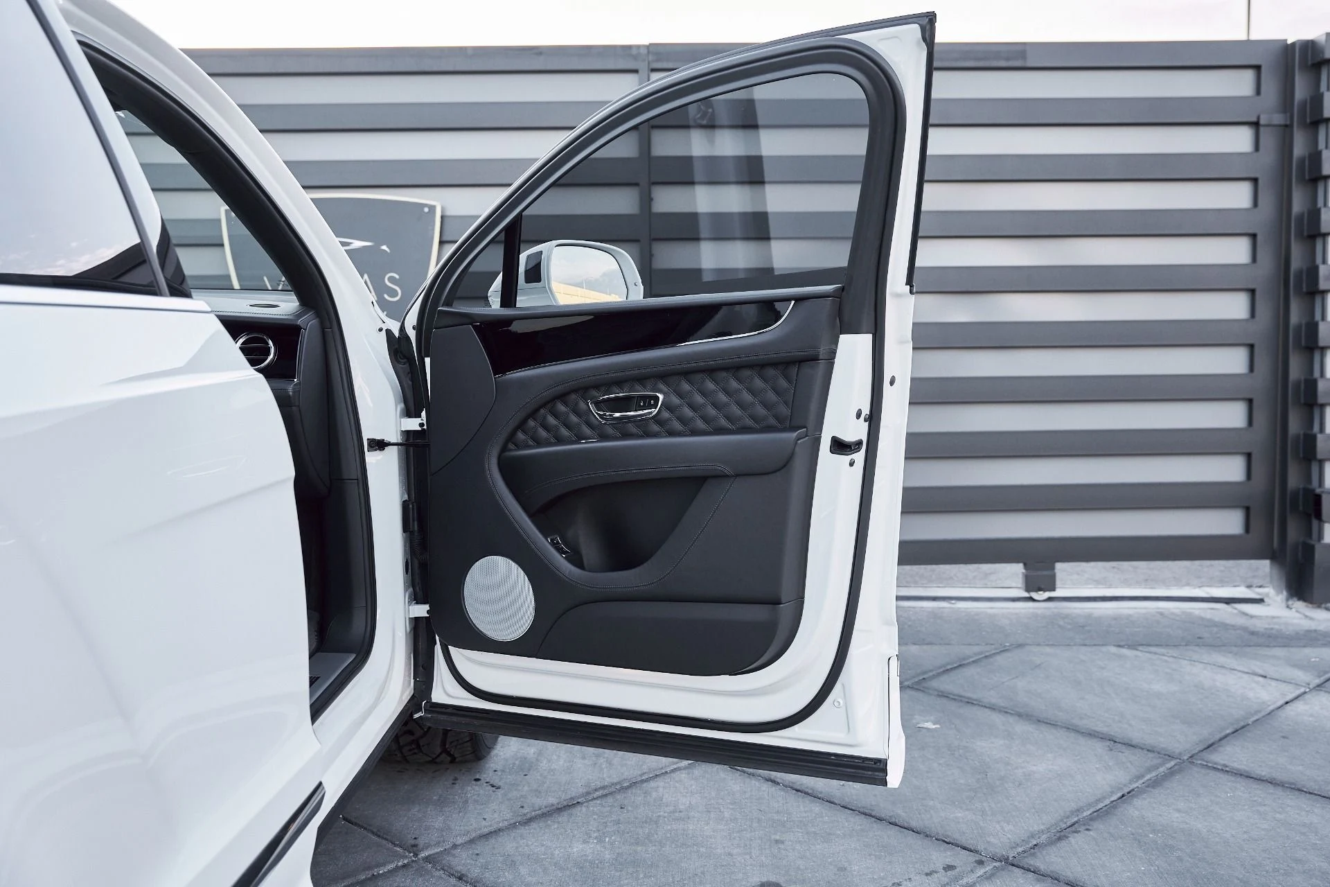 mph018_833226307_Used_2022_Bentley_Bentayga_V8_1768246109_7f50e4d0ea