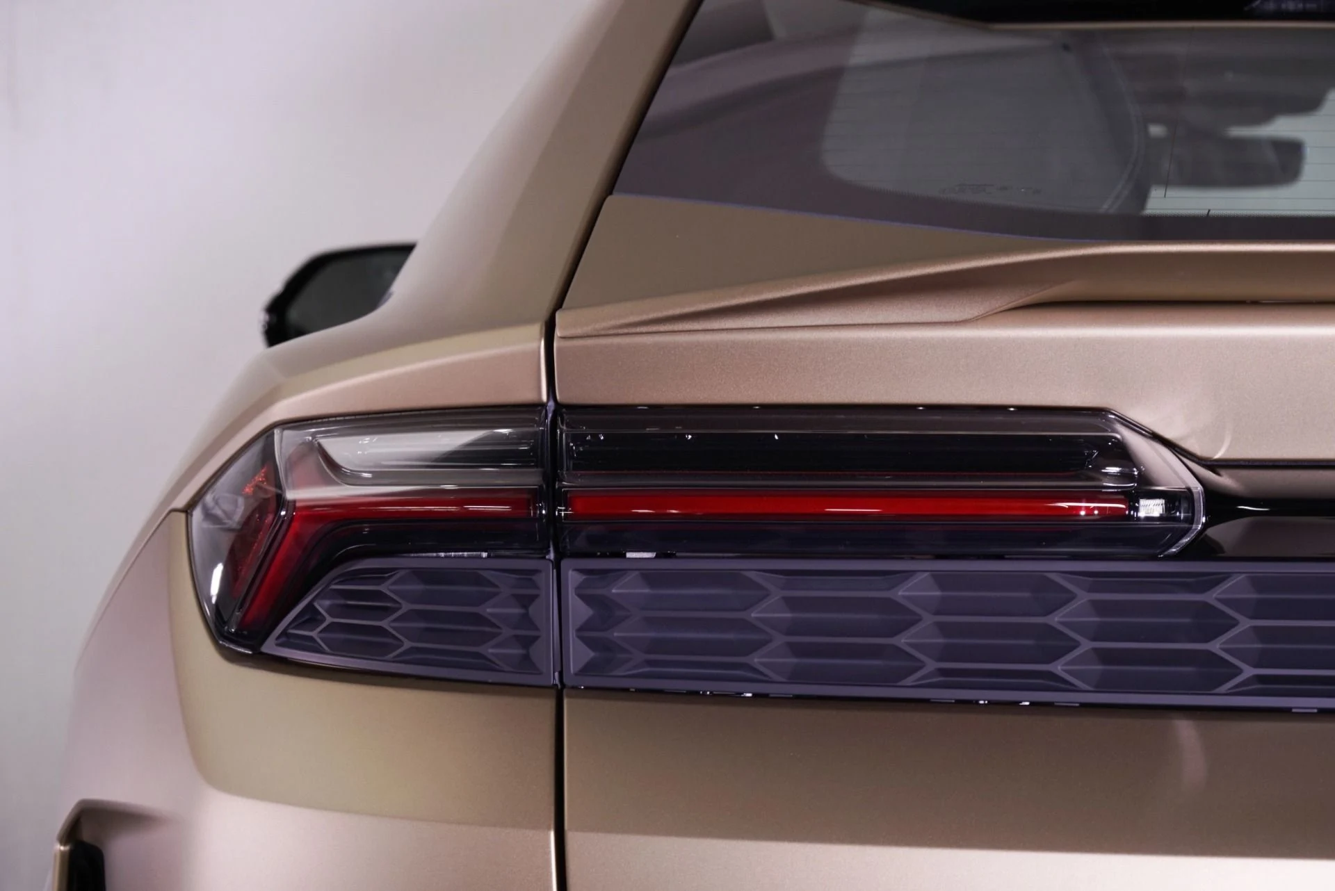 mph018_84065602_New_2025_Lamborghini_Urus_SE_1760546731_2e07bdeeb3