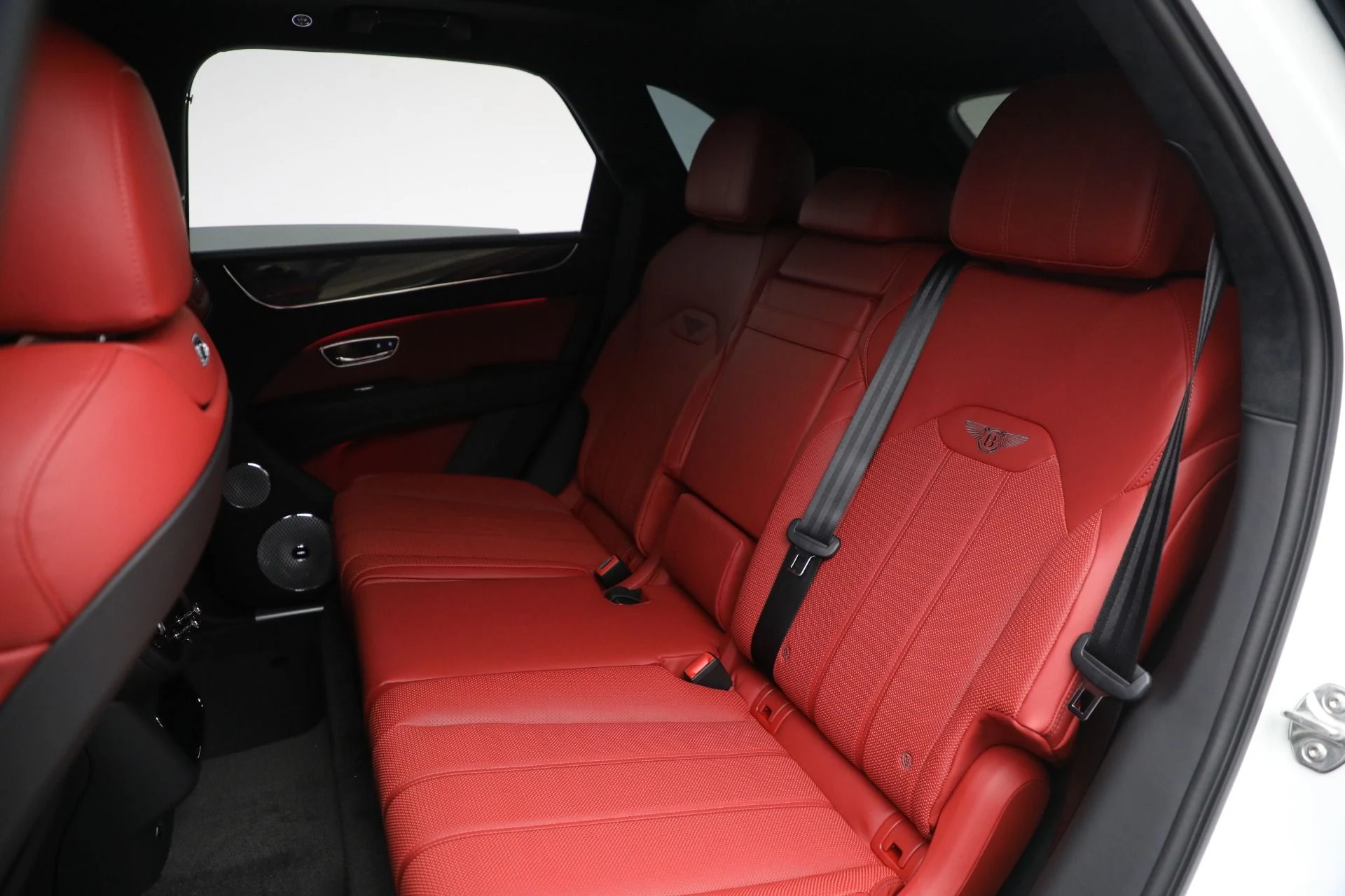 mph018_855511473_New_2025_Bentley_Bentayga_V8_a1d597638e
