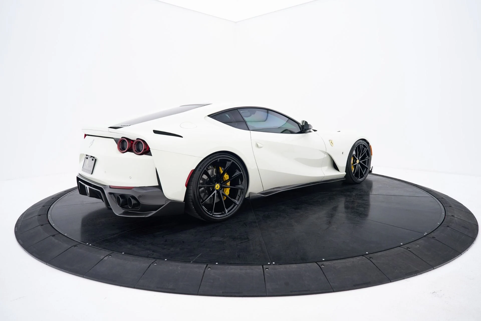 mph018_858132108_Used_2018_Ferrari_812_Superfast_Base_1793220987_5c42840002