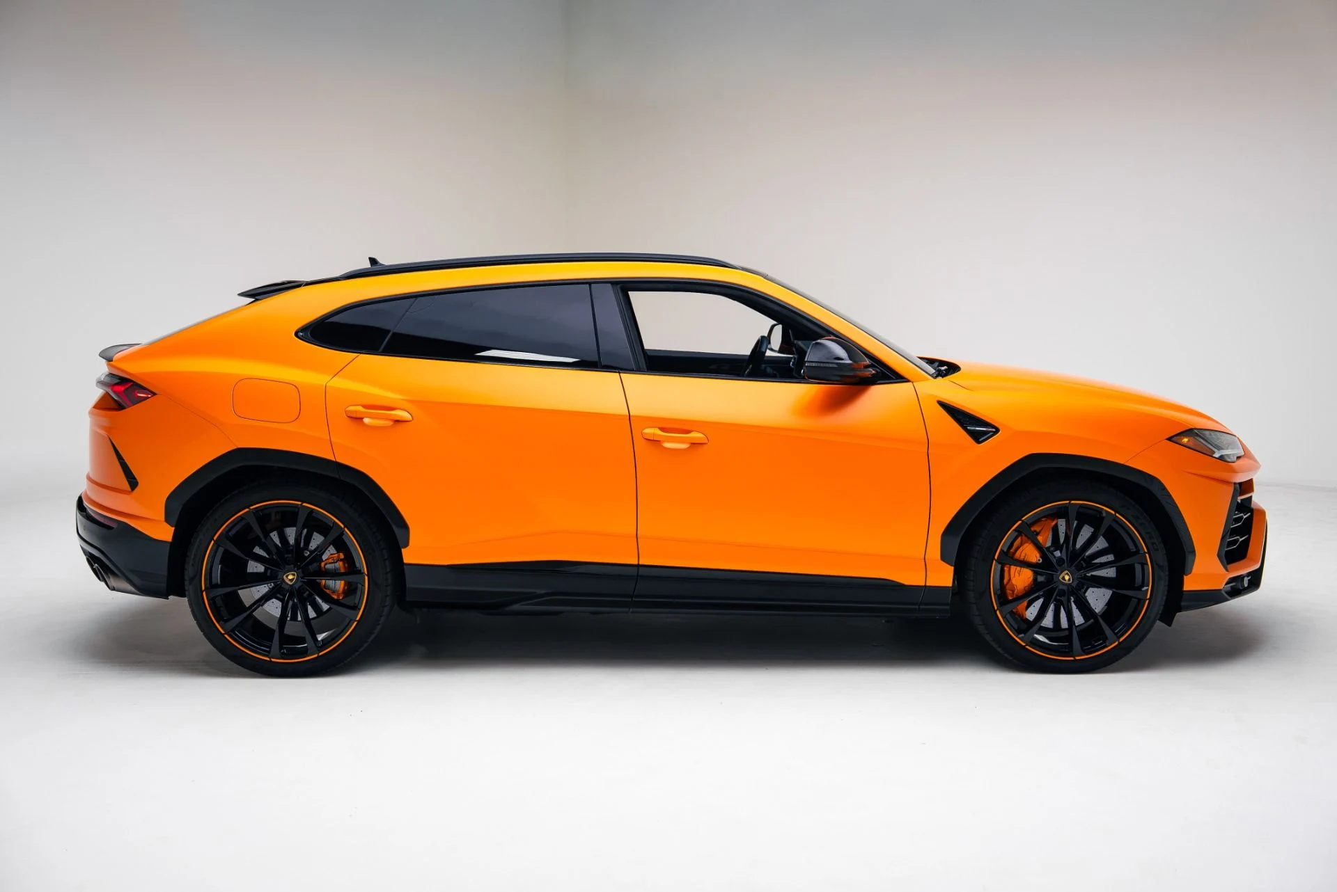 mph018_86126651_Used_2022_Lamborghini_Urus_1765496956_ded4c6b385