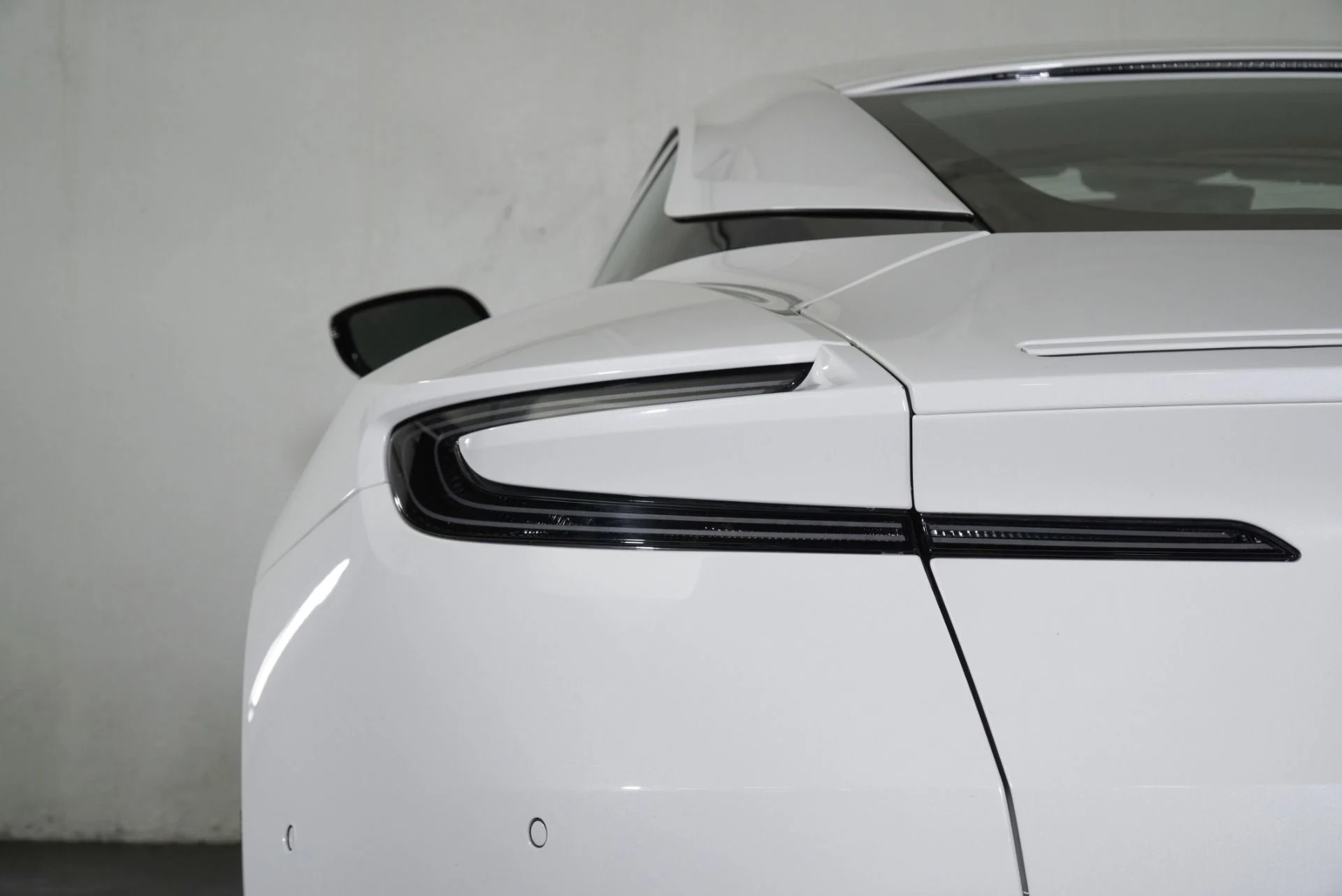 mph018_868931753_Used_2018_Aston_Martin_DB_11_1764361544_25b857c048