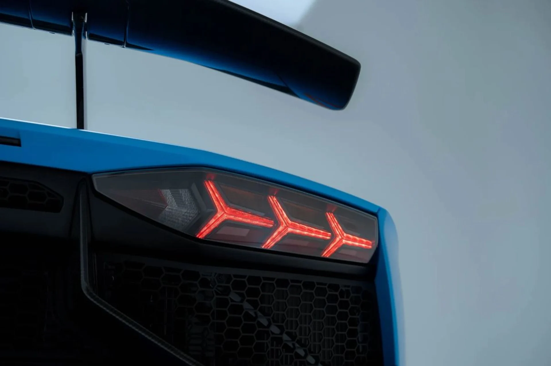 mph018_868977903_Used_2017_Lamborghini_Aventador_SV_1786551969_f9d48dbc4d