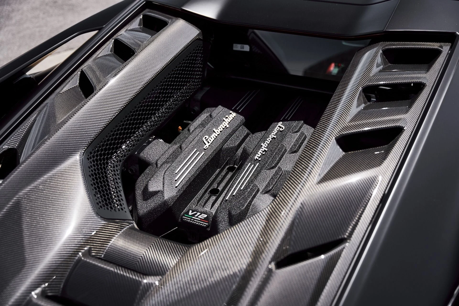 mph018_869327772_Used_2025_Lamborghini_Revuelto_Base_1774300523_42087ea7e4