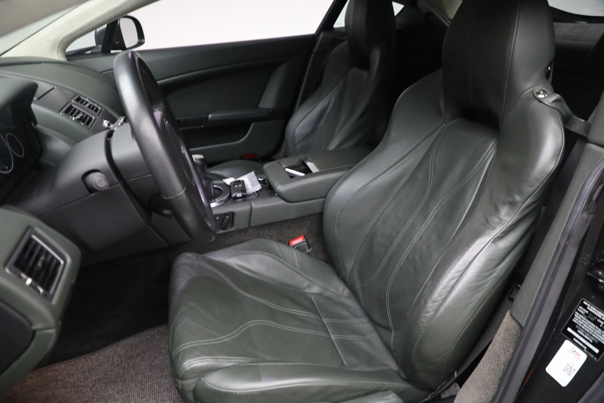 mph018_870653586_Used_2011_Aston_Martin_V12_Vantage_dcb7db0498
