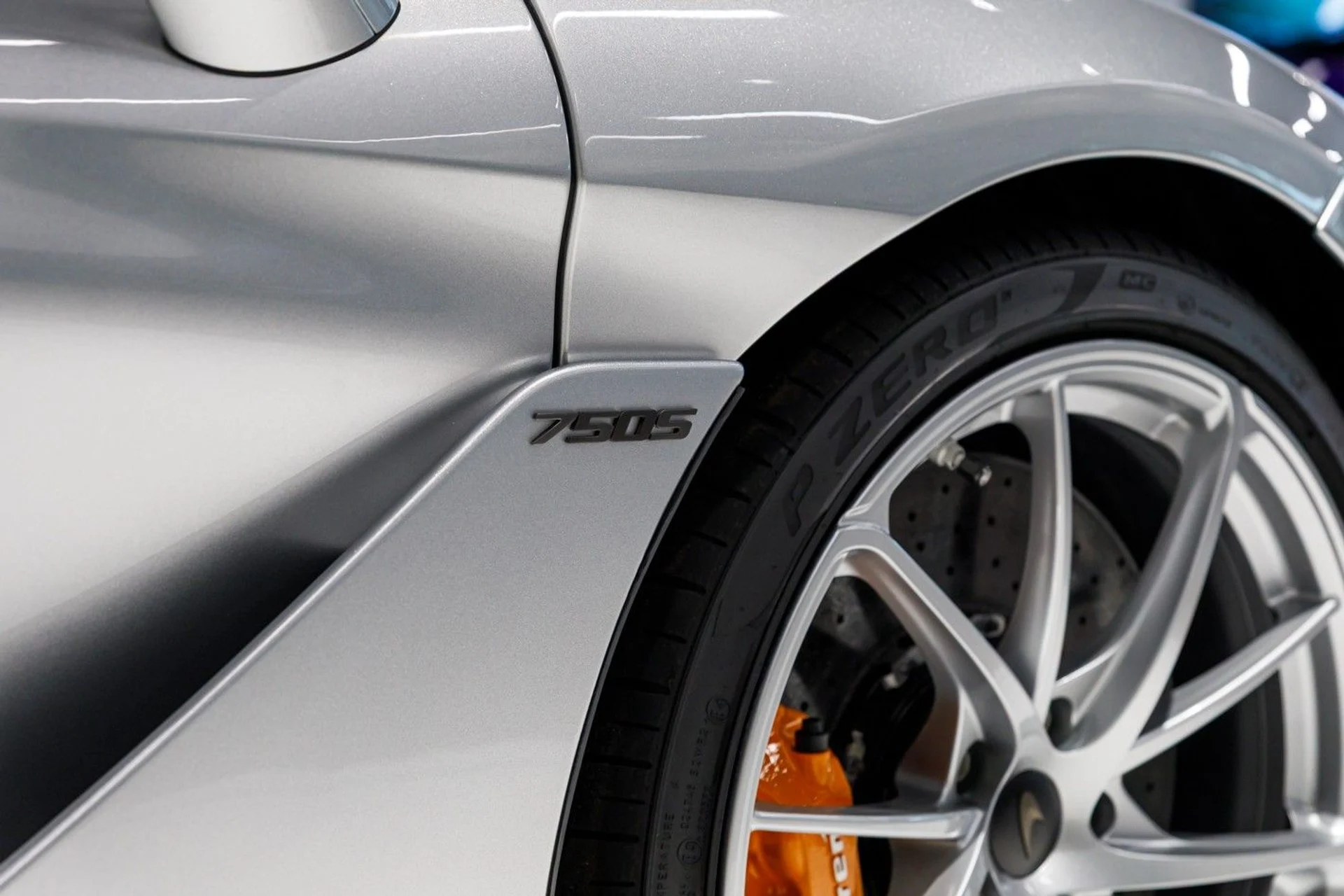 mph018_878138285_629_p19_l_5156042059