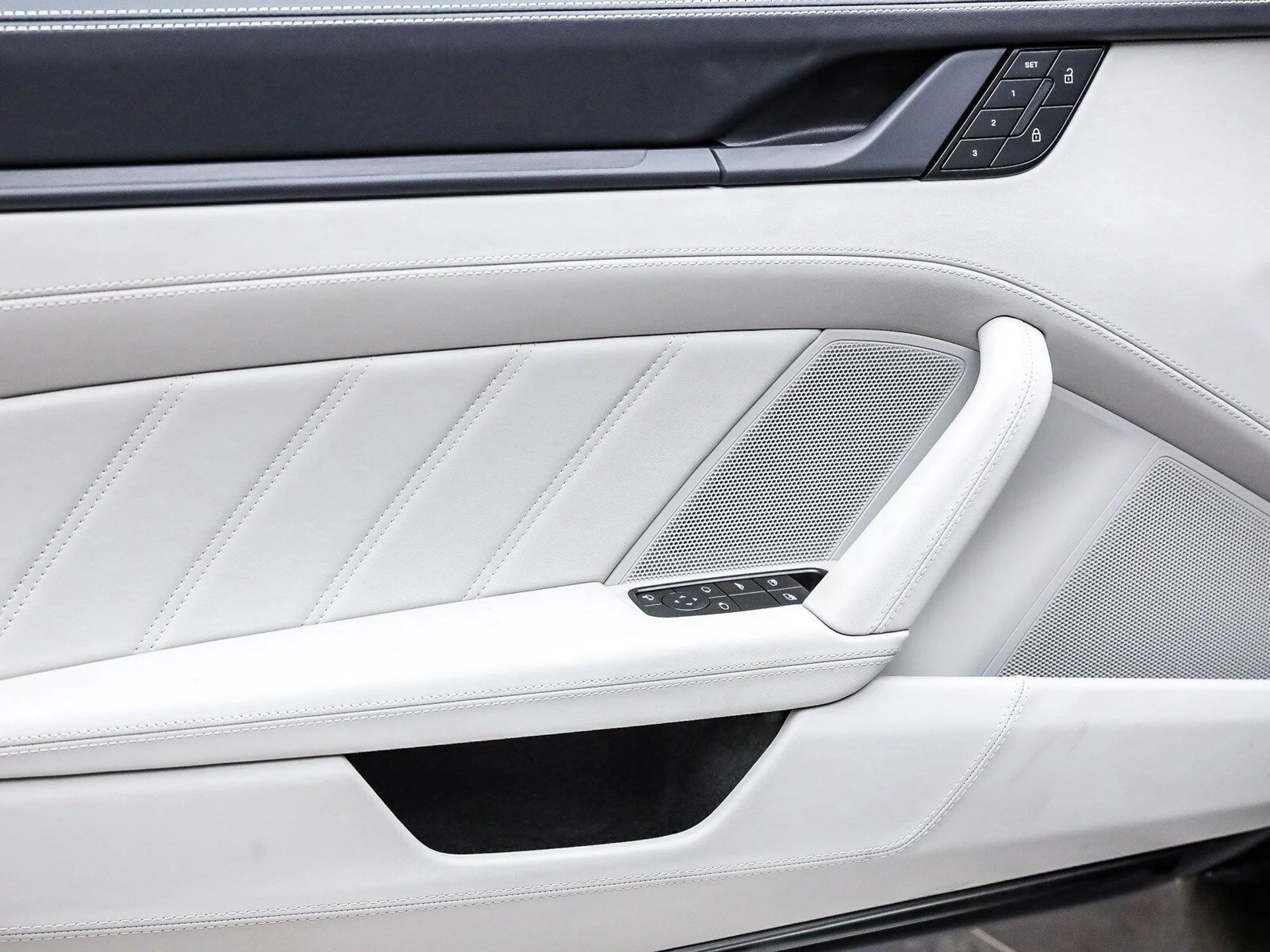 mph018_896572113_fb84f5c46c691da1df1d8af5ac418fbax_bac9e32ec1