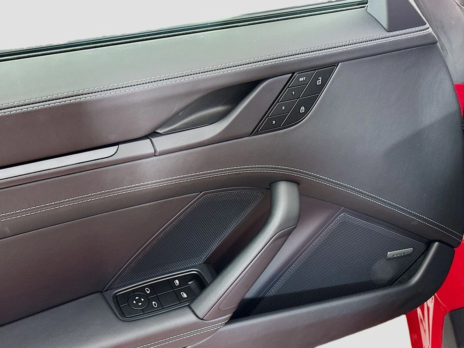 mph018_900965507_b032da6735576dd1d6e43045a5b9d4c4x_a61241daae