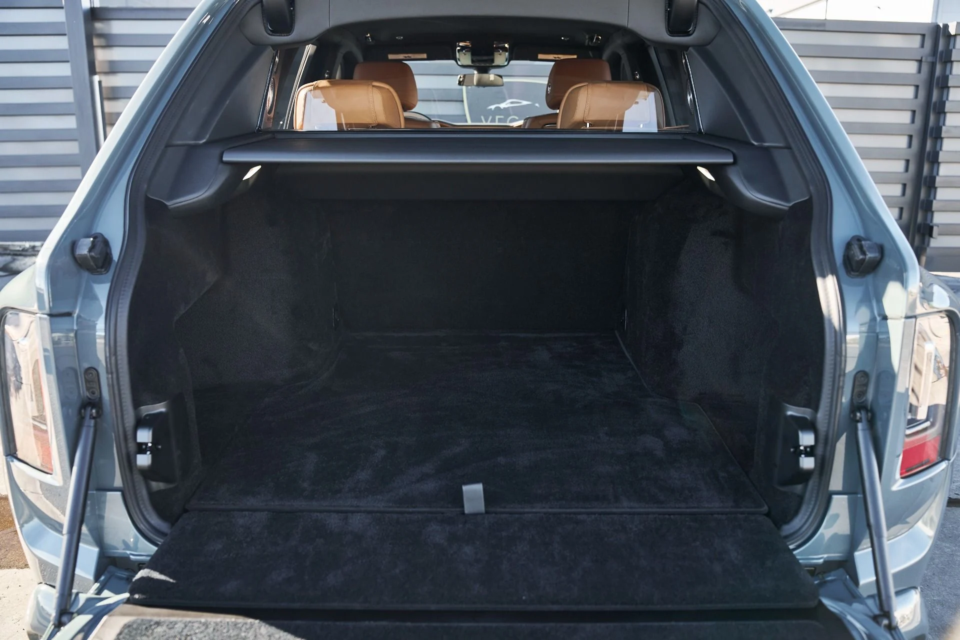 mph018_901431194_Used_2025_Rolls_Royce_Cullinan_Base_1766020352_ba07ebb01e