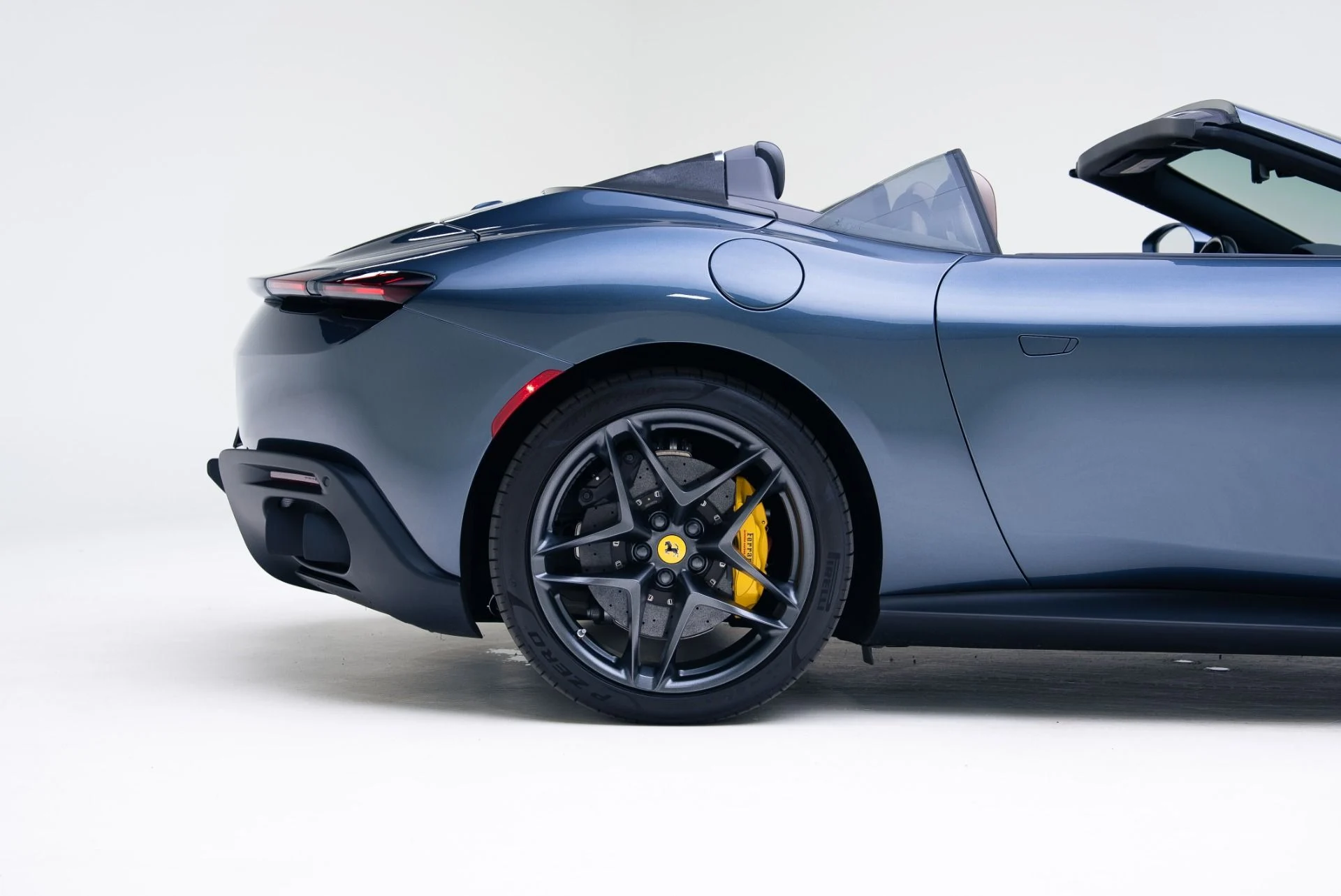 mph018_901674137_Used_2025_Ferrari_Roma_Spider_1767891799_d42b0a3baf