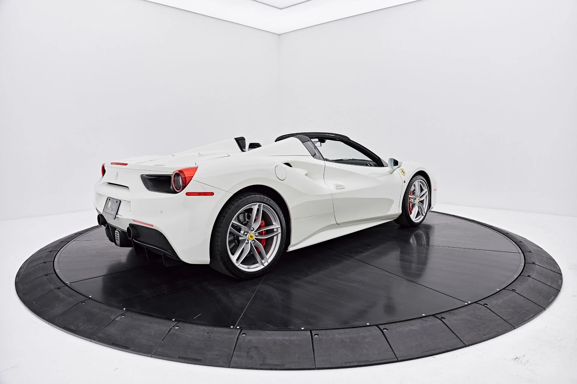 mph018_903011351_Used_2018_Ferrari_488_Spider_Base_1787888165_58b39852c8