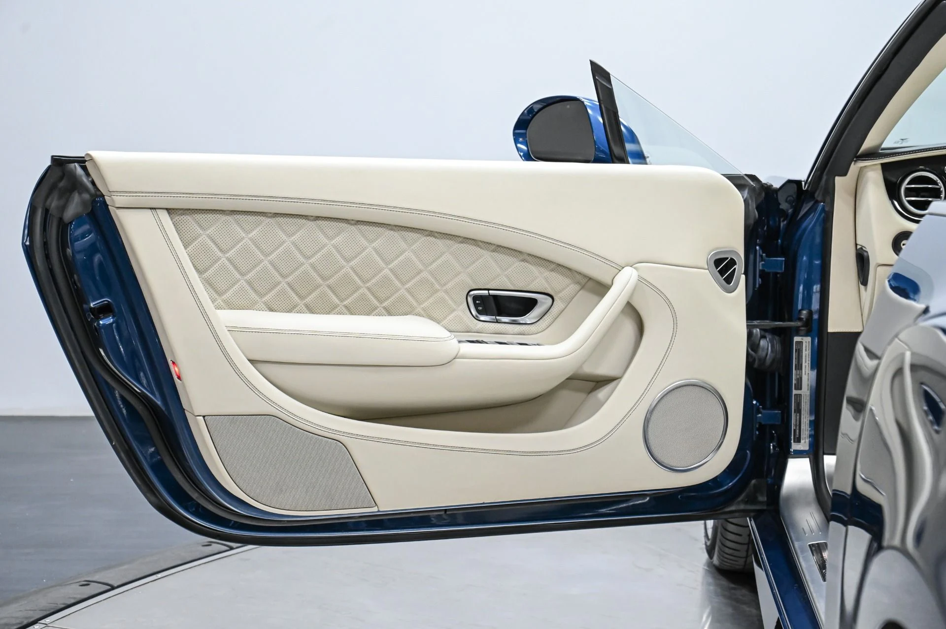 mph018_911202279_Used_2017_Bentley_Continental_GT_V8_S_1769036560_34f40a5ed2