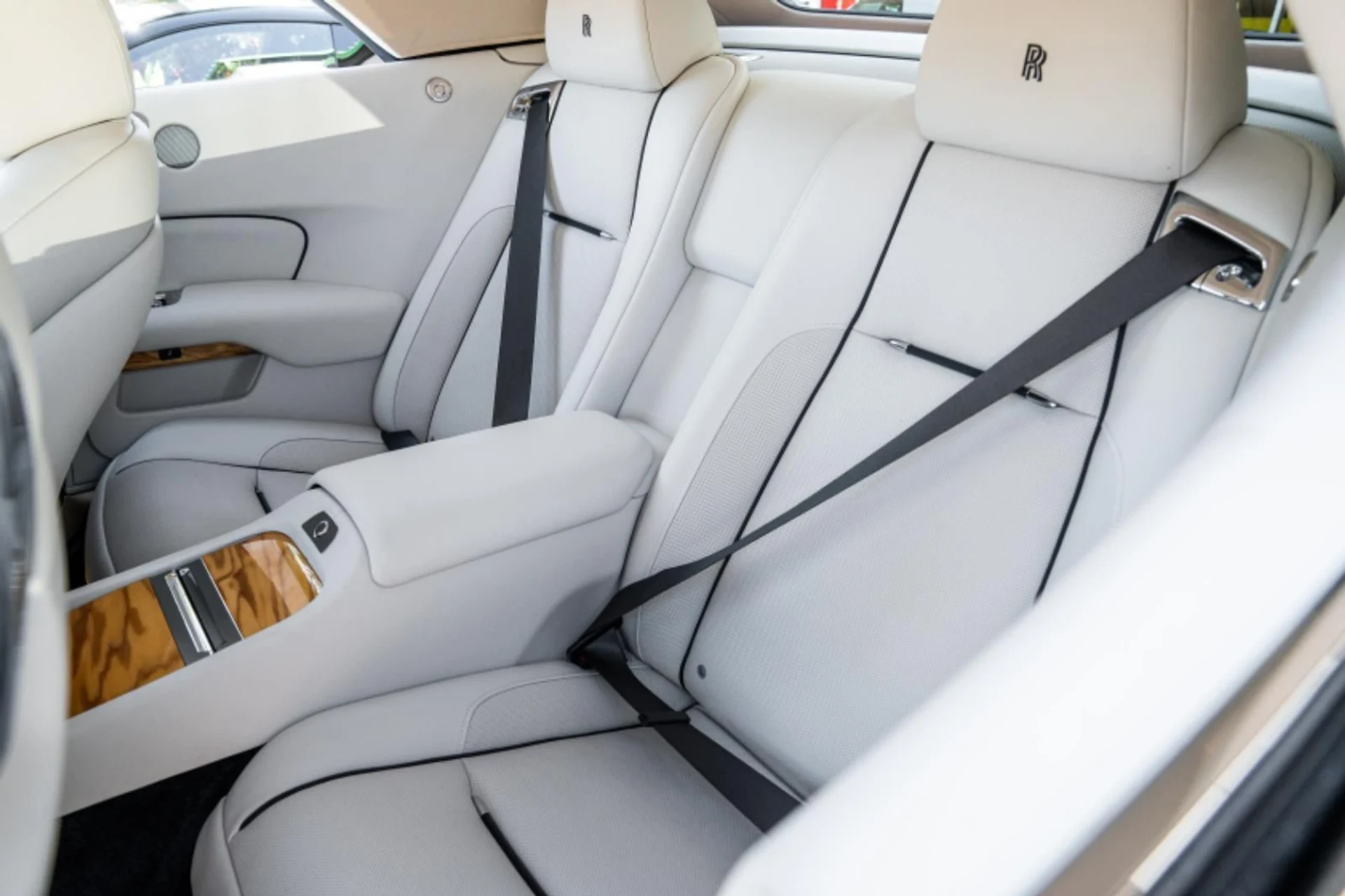 mph018_912952762_Used_2016_Rolls_Royce_Dawn_2dr_Convertible_1769595364_73a8f6c98a