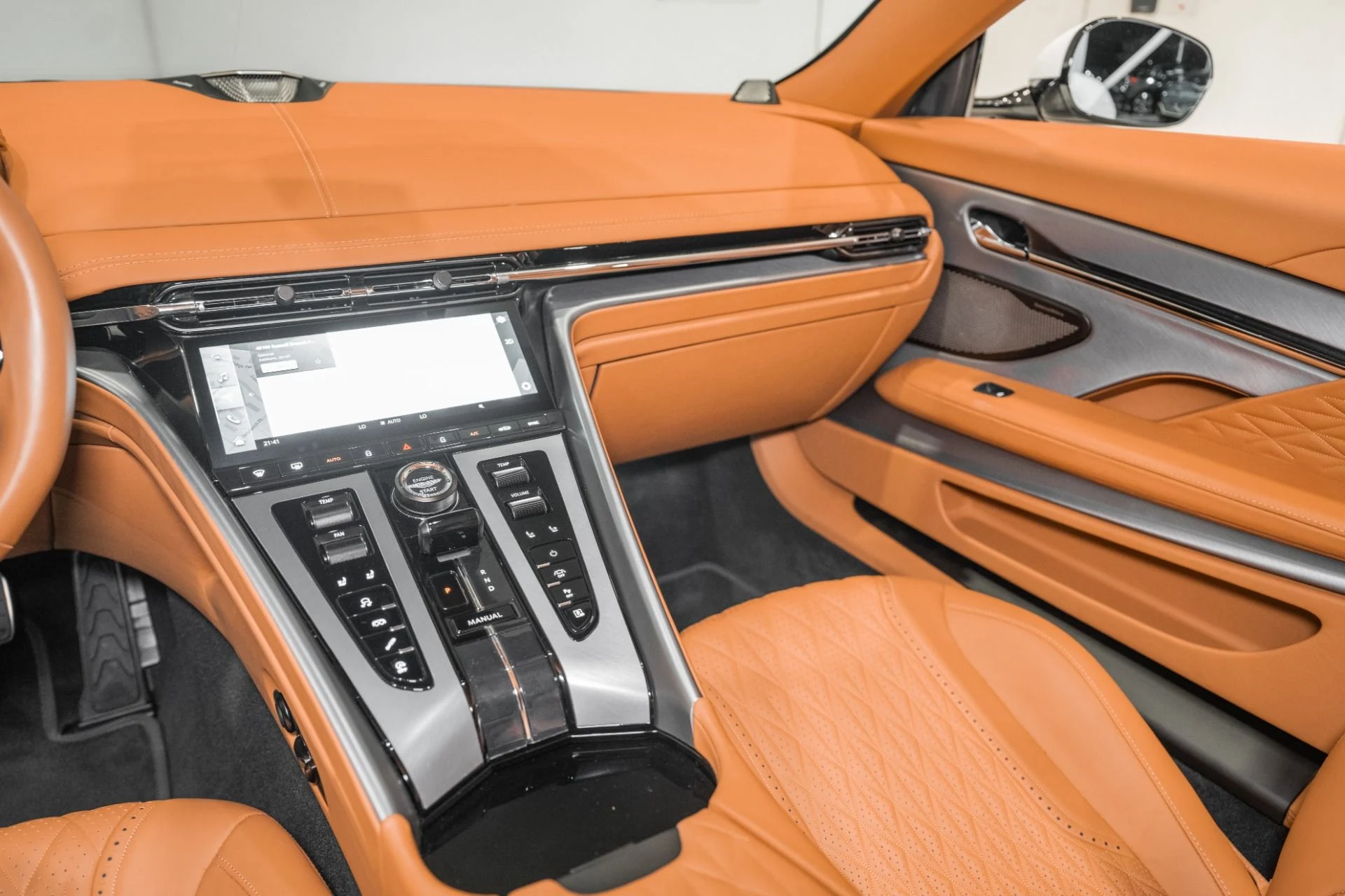 mph018_919606650_Used_2024_Aston_Martin_DB_12_V8_COUPE_1784304834_a88700c4da