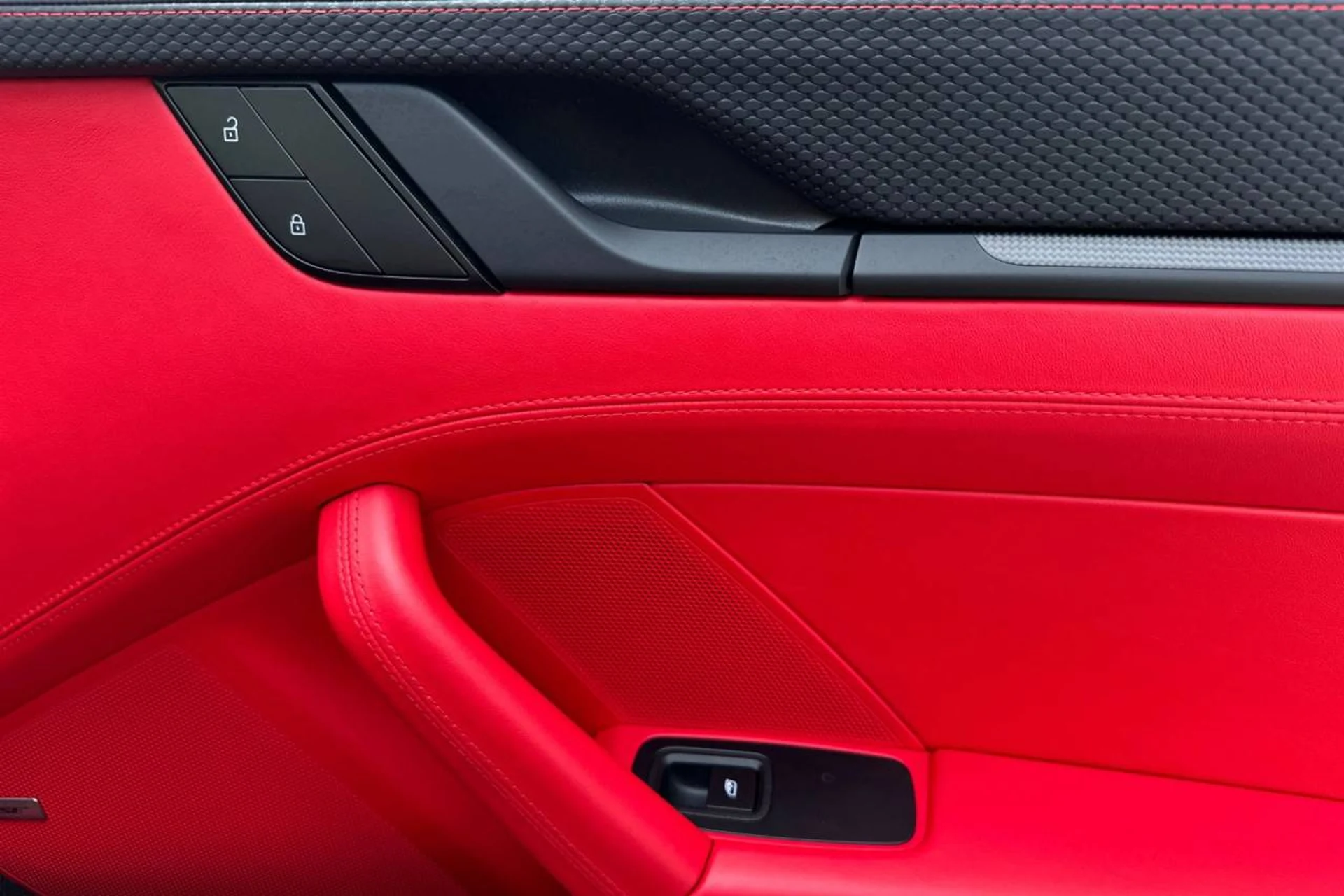 mph018_922230153_1280_9090144c30