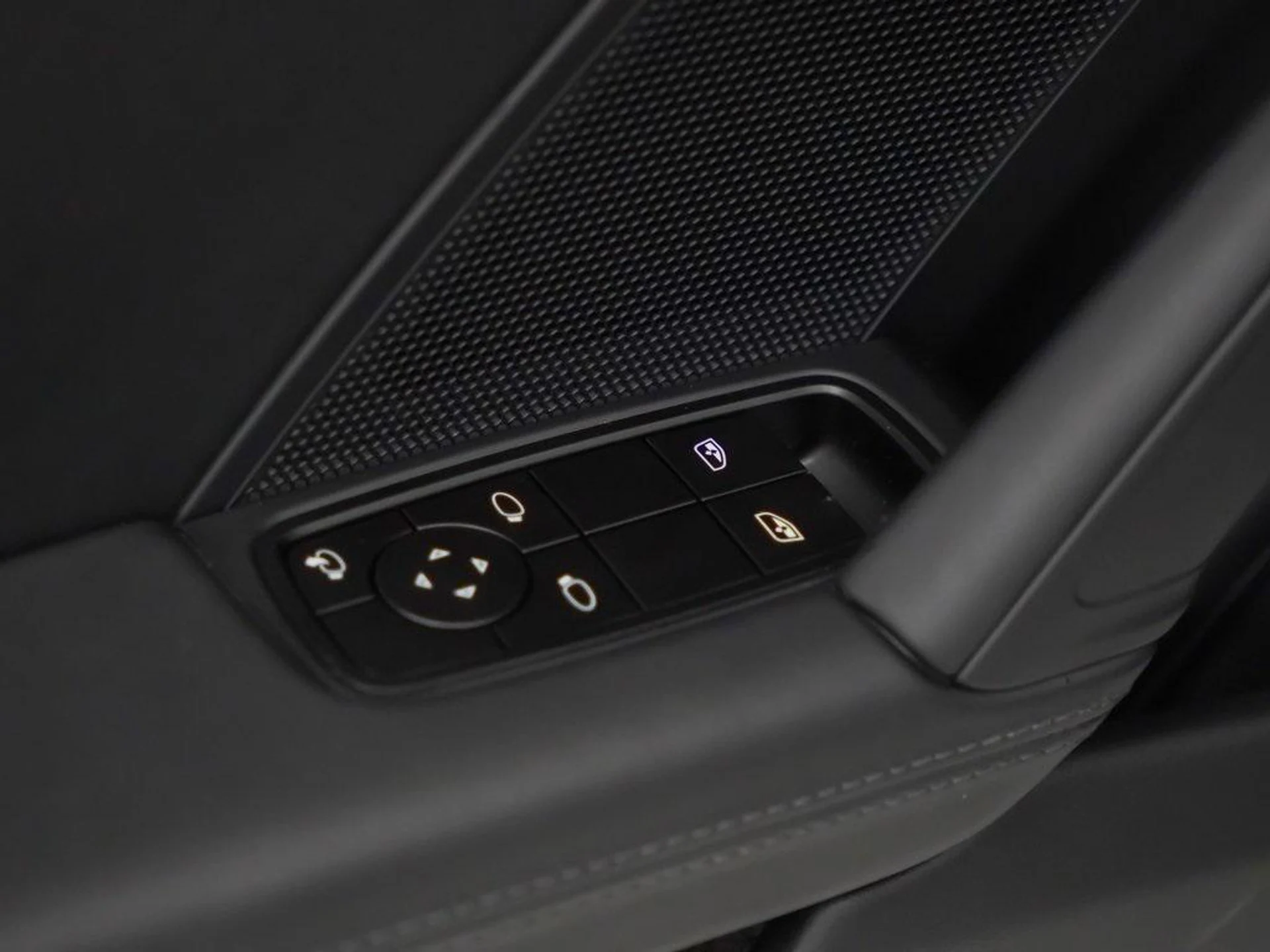 mph018_929793316_EK_i_K_Ff_fal_Xv_Inc_Mz_Dh556_B9_Y_ddb7bd22f5