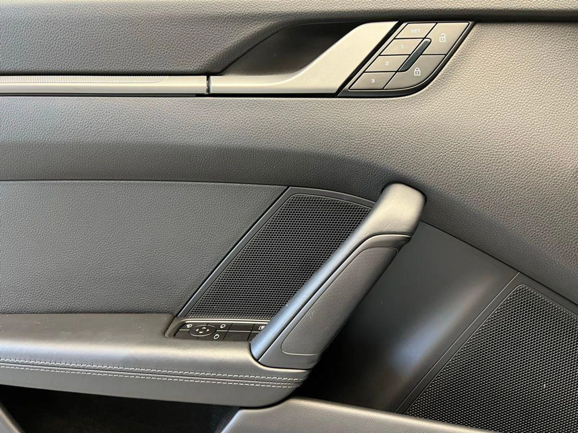 mph018_935075360_u_D_Mya_X84_K6m_D9_C_Wv7_G1_Fi_D0gg_Ck_38b18e335e