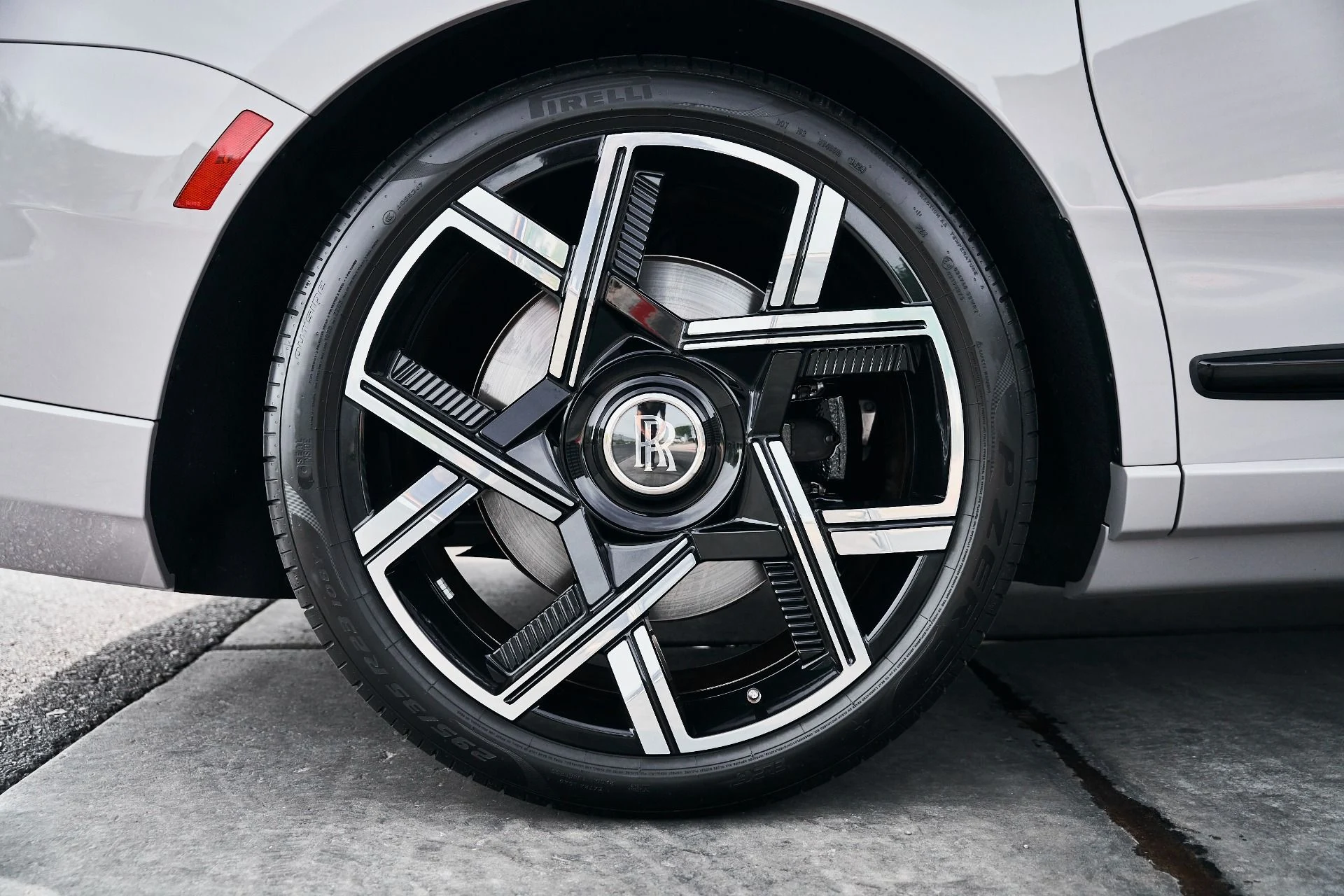 mph018_940067101_Used_2025_Rolls_Royce_Cullinan_Black_Badge_1774912463_c410eec5ec