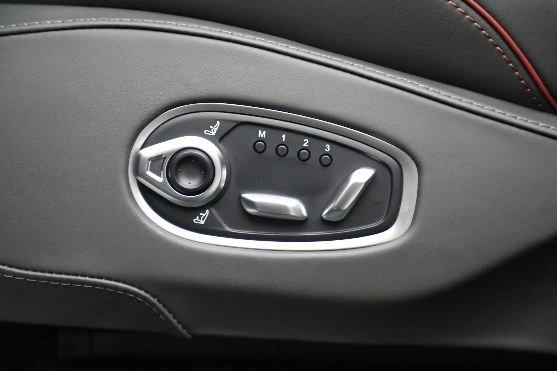 mph018_941443227_New_2025_Aston_Martin_DBX_707_8273a96141