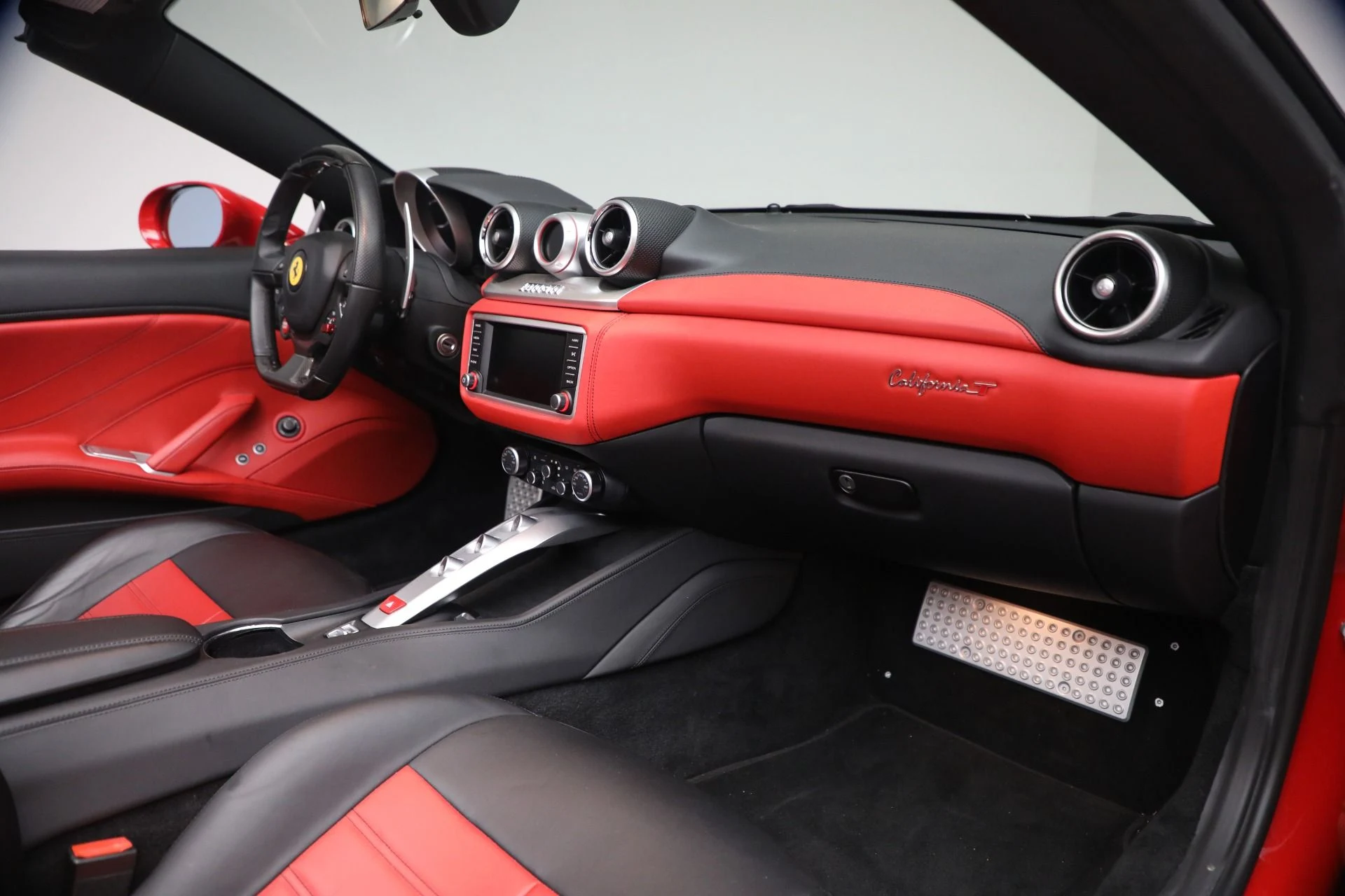 mph018_9446858_Used_2017_Ferrari_California_T_1787347331_a6c8d05d68