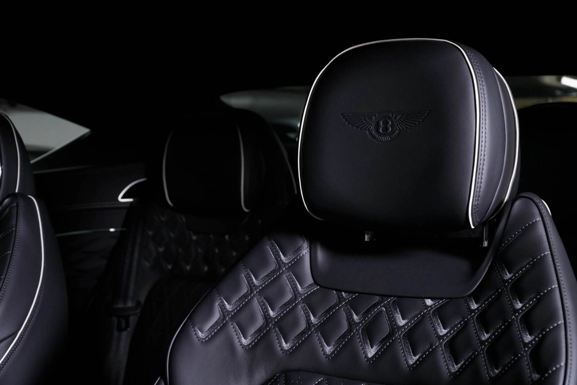 mph018_946325358_New_2026_Bentley_GT_Azure_1765389294_153b624f5d