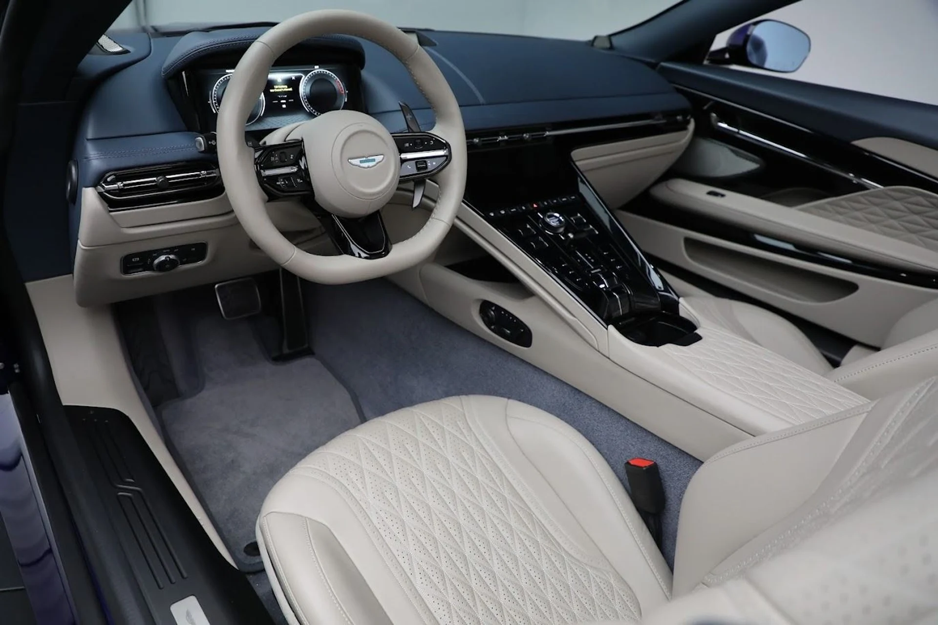 mph018_947170885_Used_2024_Aston_Martin_DB_12_Volante_f9fa649053