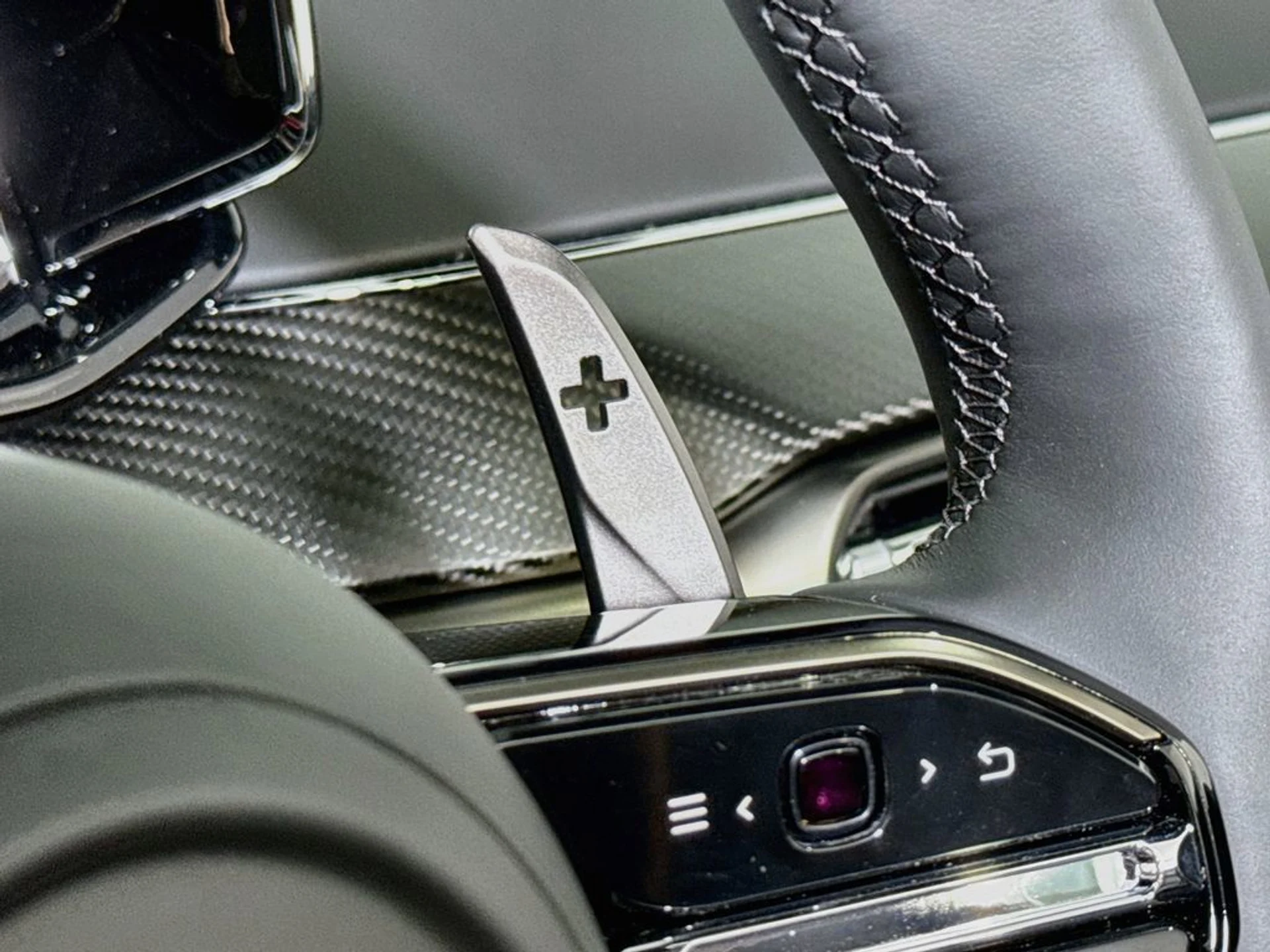 mph018_955104161_new_2026_aston_martin_vantage_sroadster_11350_23067104_19_1024_15f63a3f91