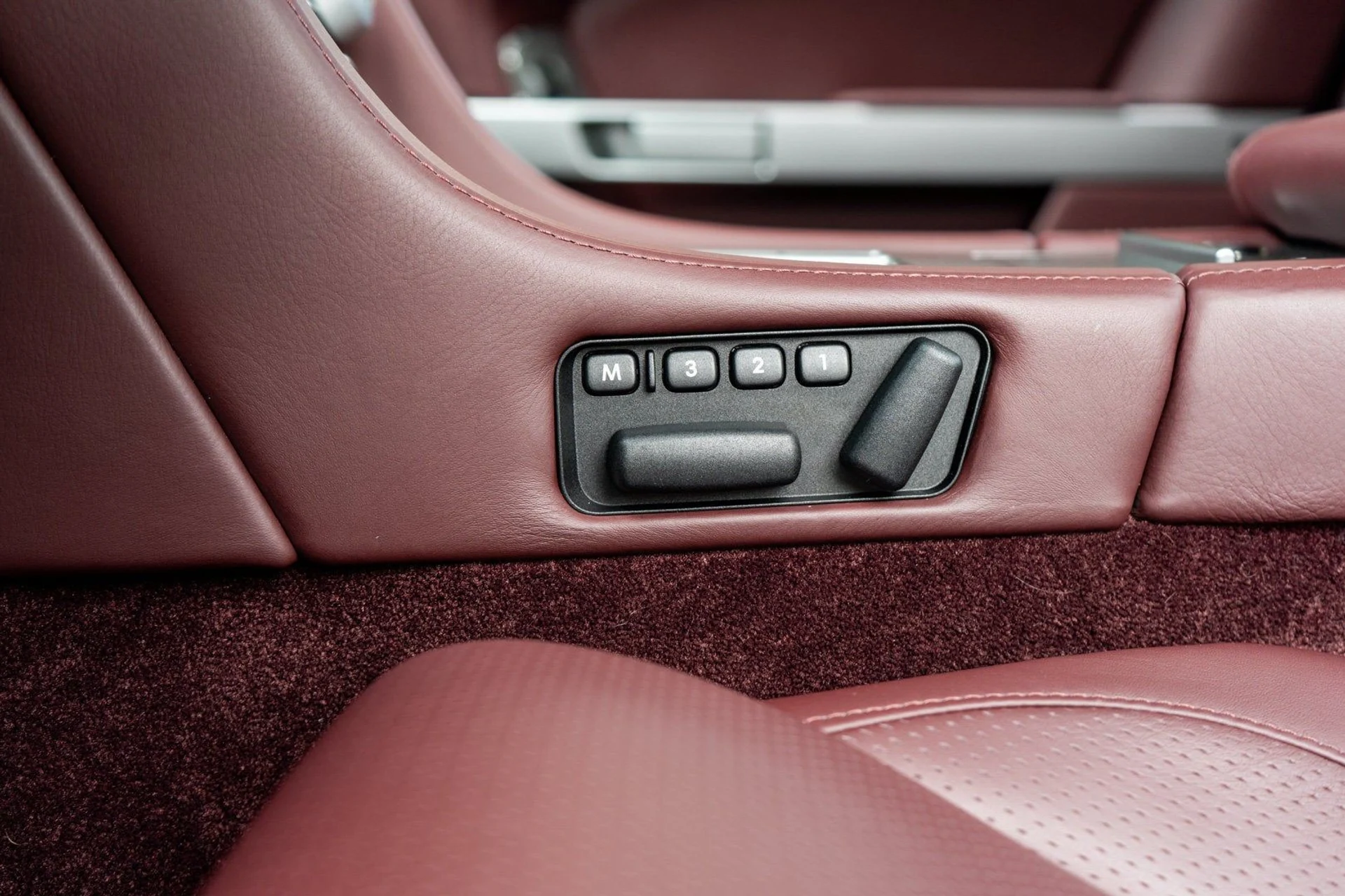 mph018_955389477_19_2b1846843c