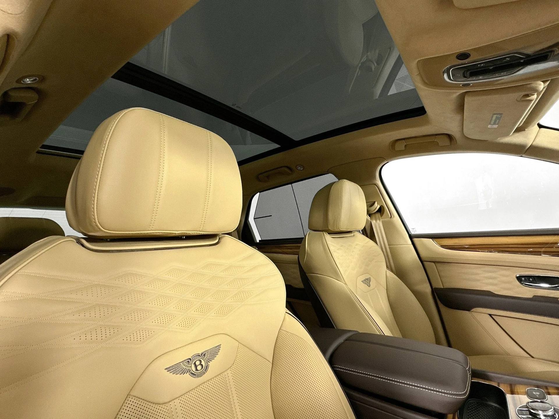 mph018_955650891_19_b3911444d7