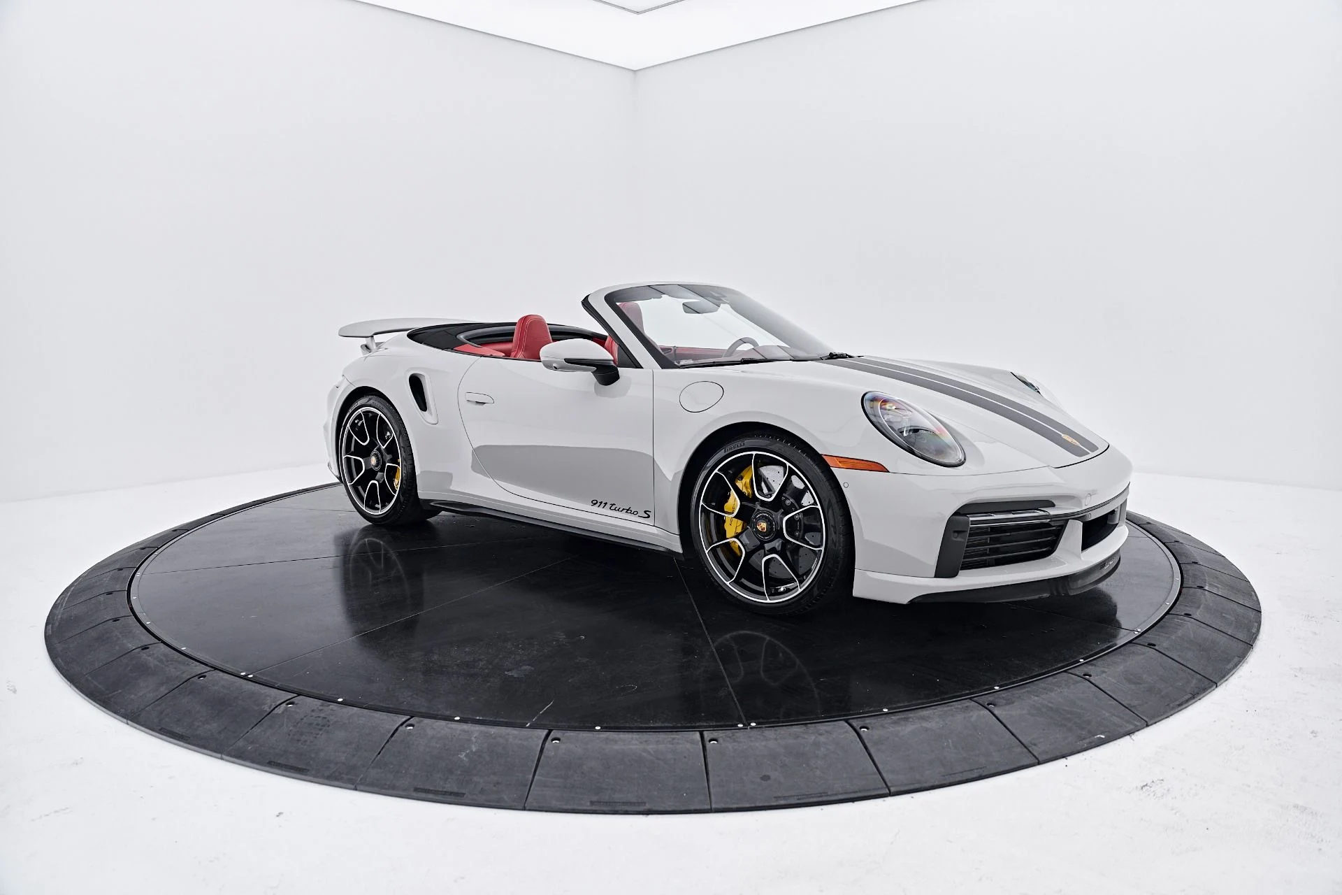 mph018_956459677_Used_2024_Porsche_911_Turbo_S_1790987913_d70d221827