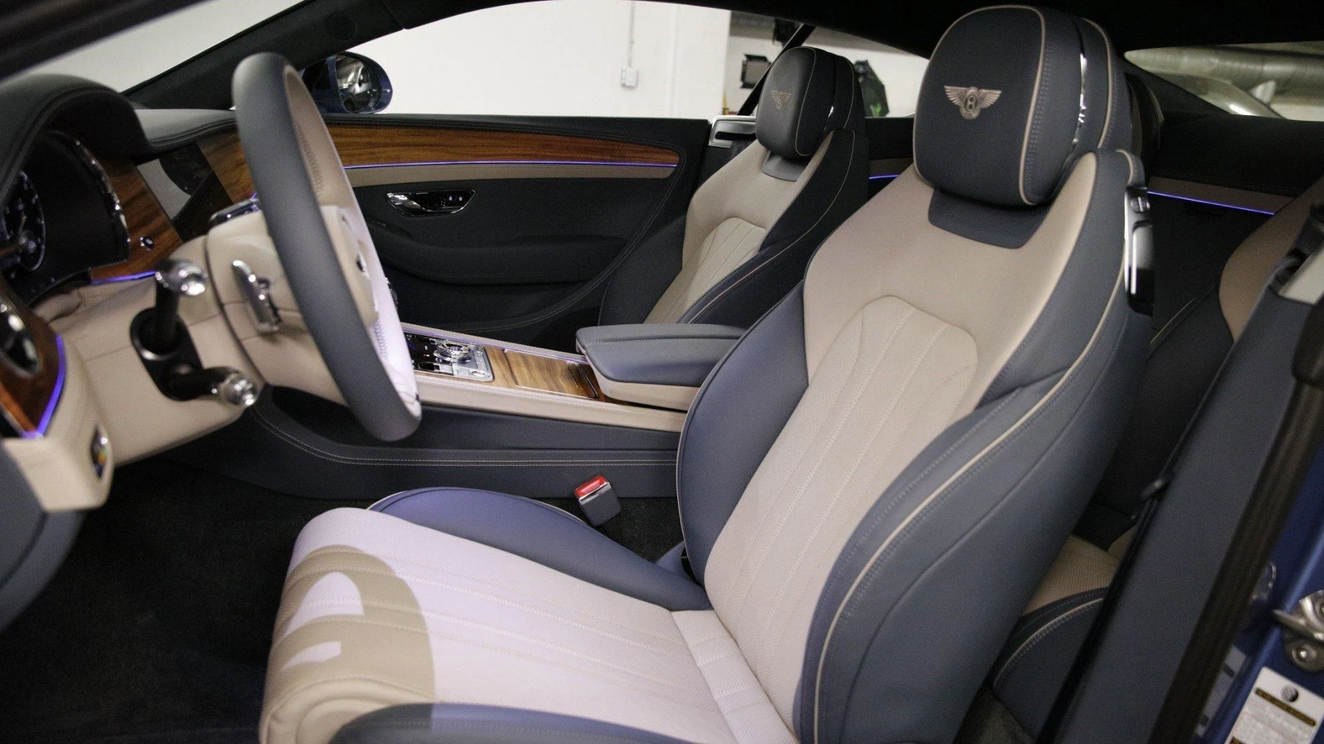 mph018_970497182_Used_2022_Bentley_Continental_GT_V8_1682771367_5d9949ae29