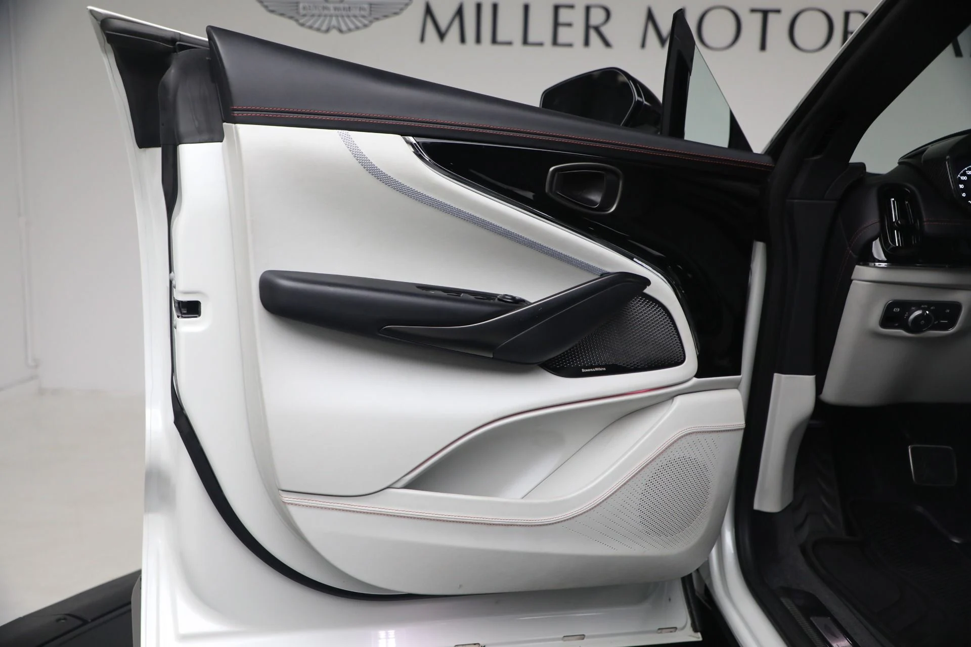 mph018_971528925_Used_2025_Aston_Martin_DBX_707_1773871461_4db5181e67