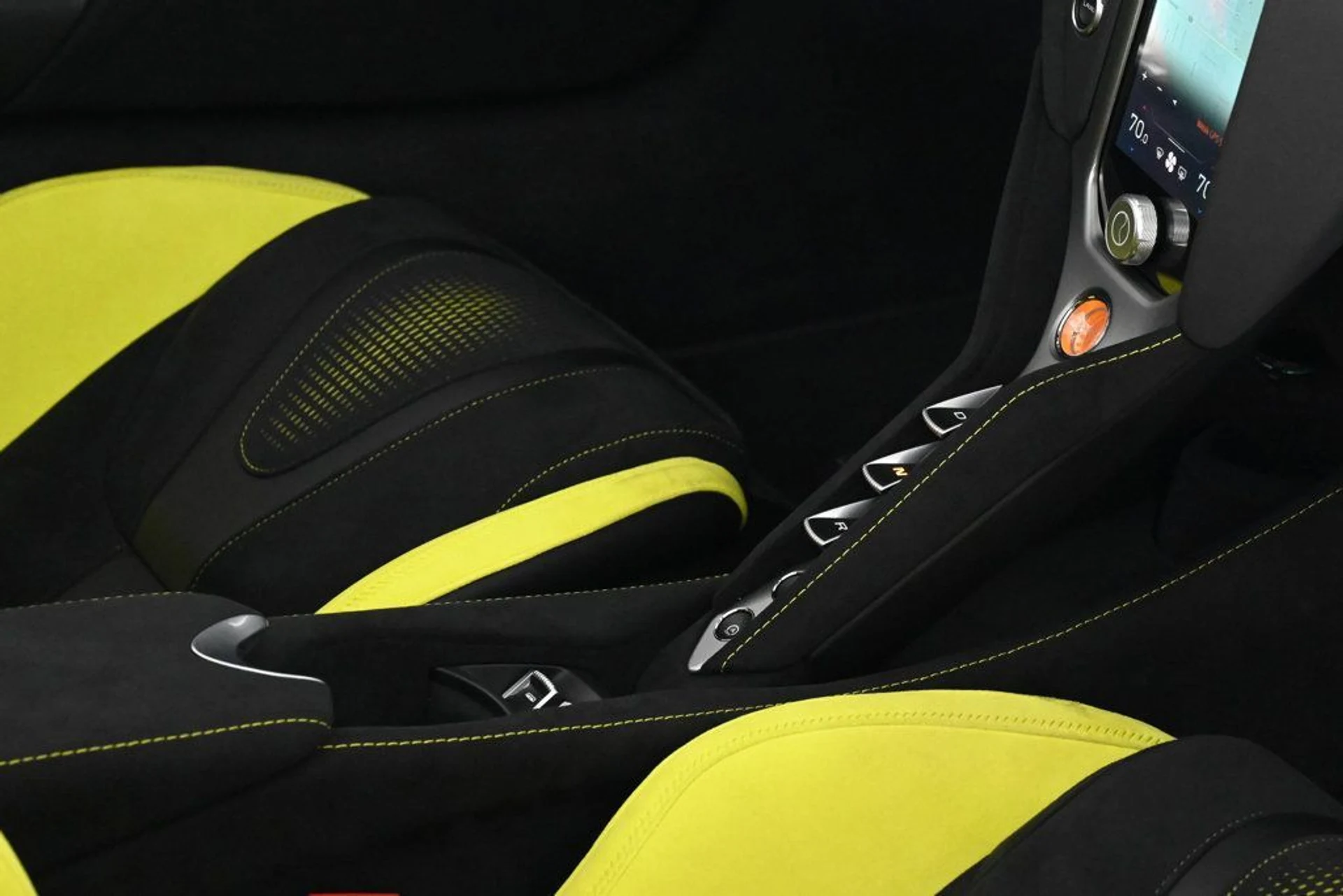 mph018_978485647_used_2025_mclaren_750s_spider_11350_22950196_18_1024_bcb261da2c