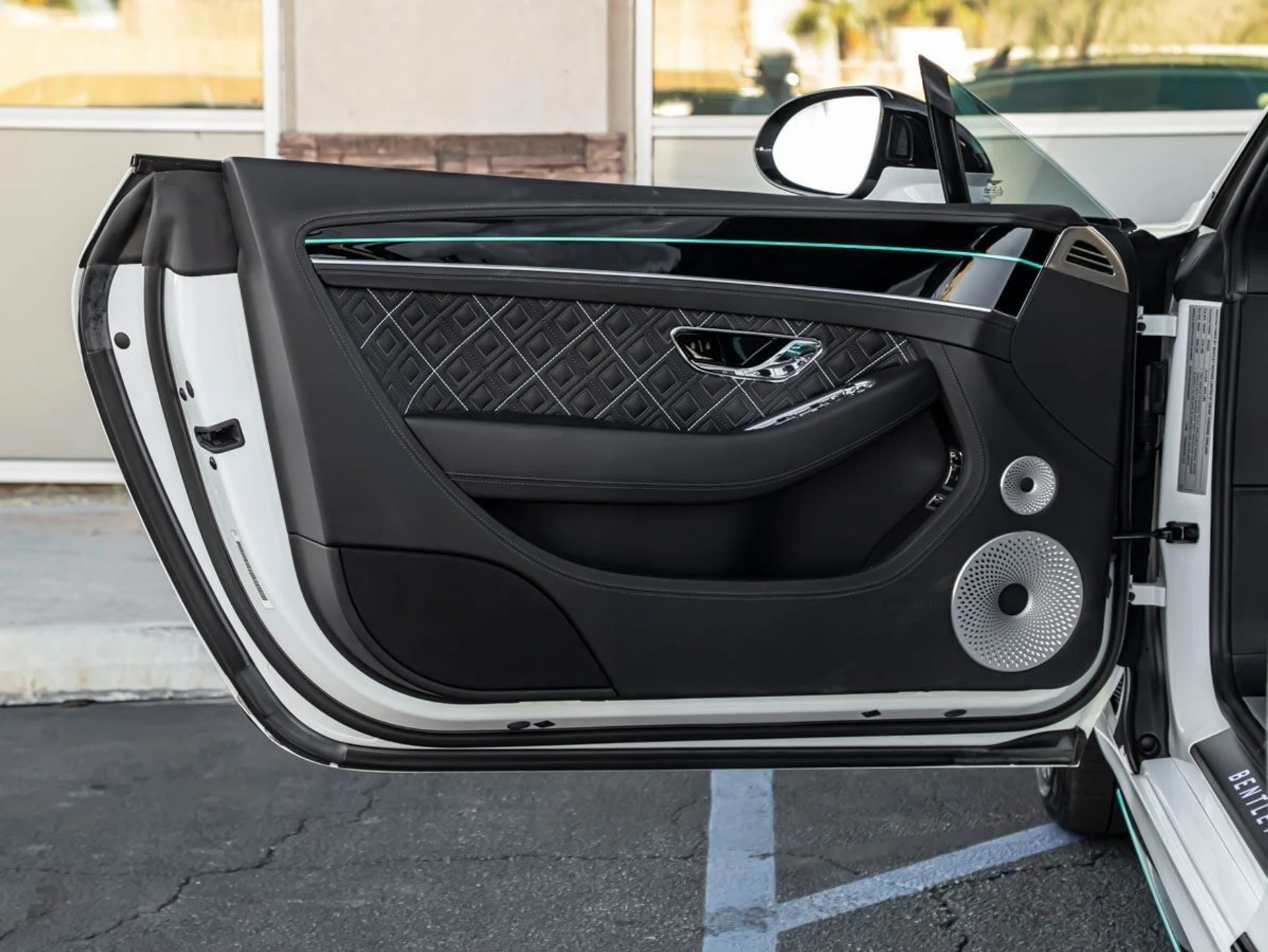 mph018_980317667_19_8bb5ec95c0