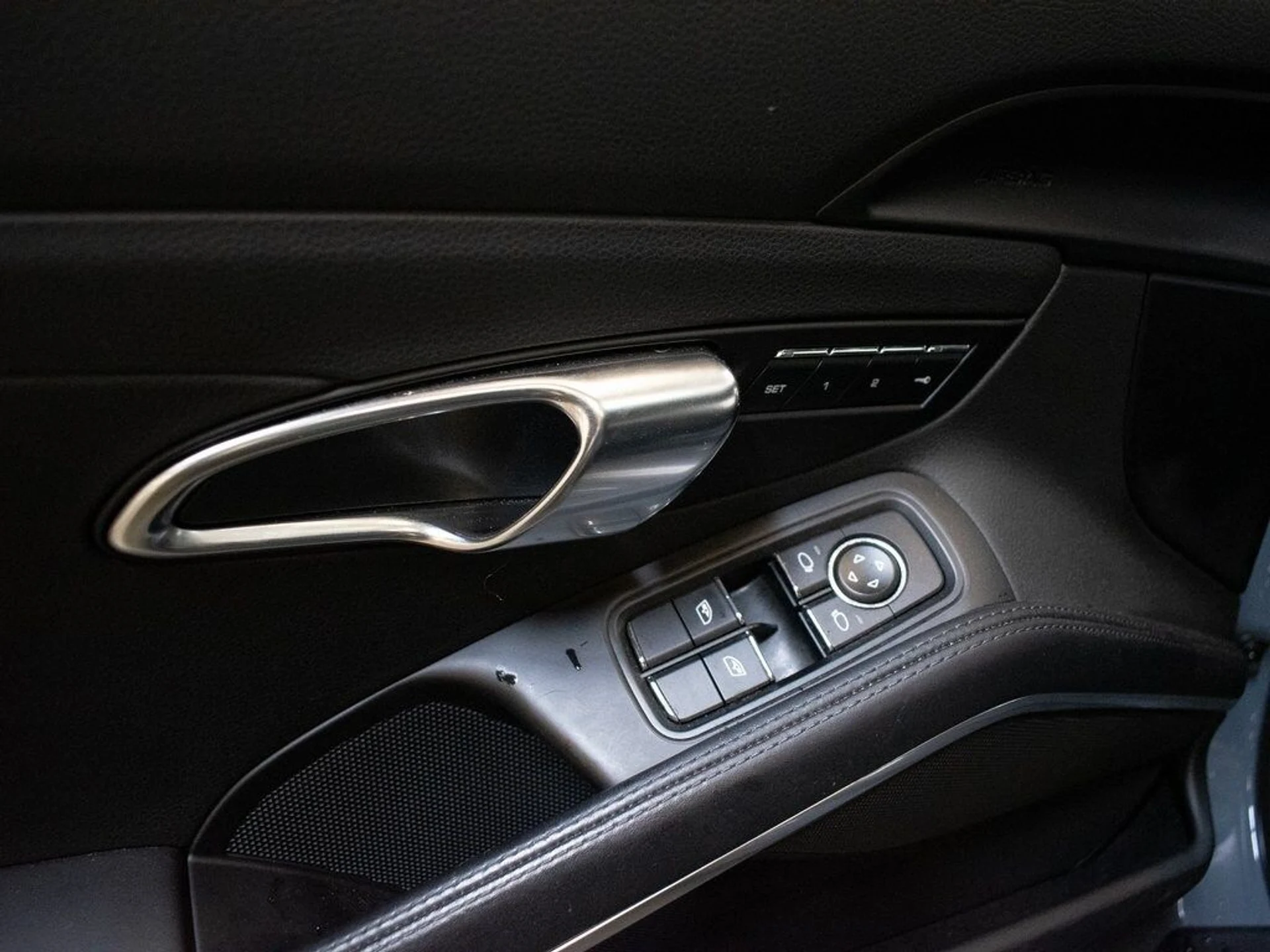 mph018_983125672_ee97663a5c85668d62c77c09d4e41d27x_0872d57ed9