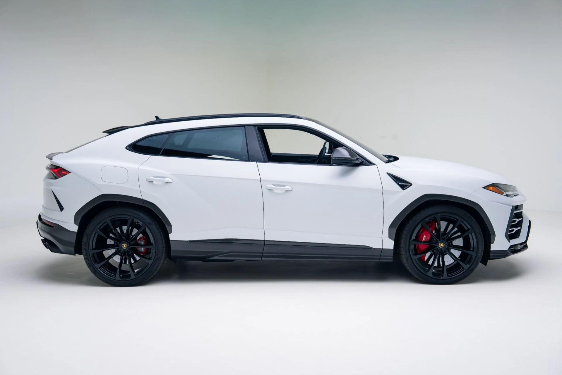 mph018_995717251_Used_2022_Lamborghini_Urus_1764978399_b959a8191b