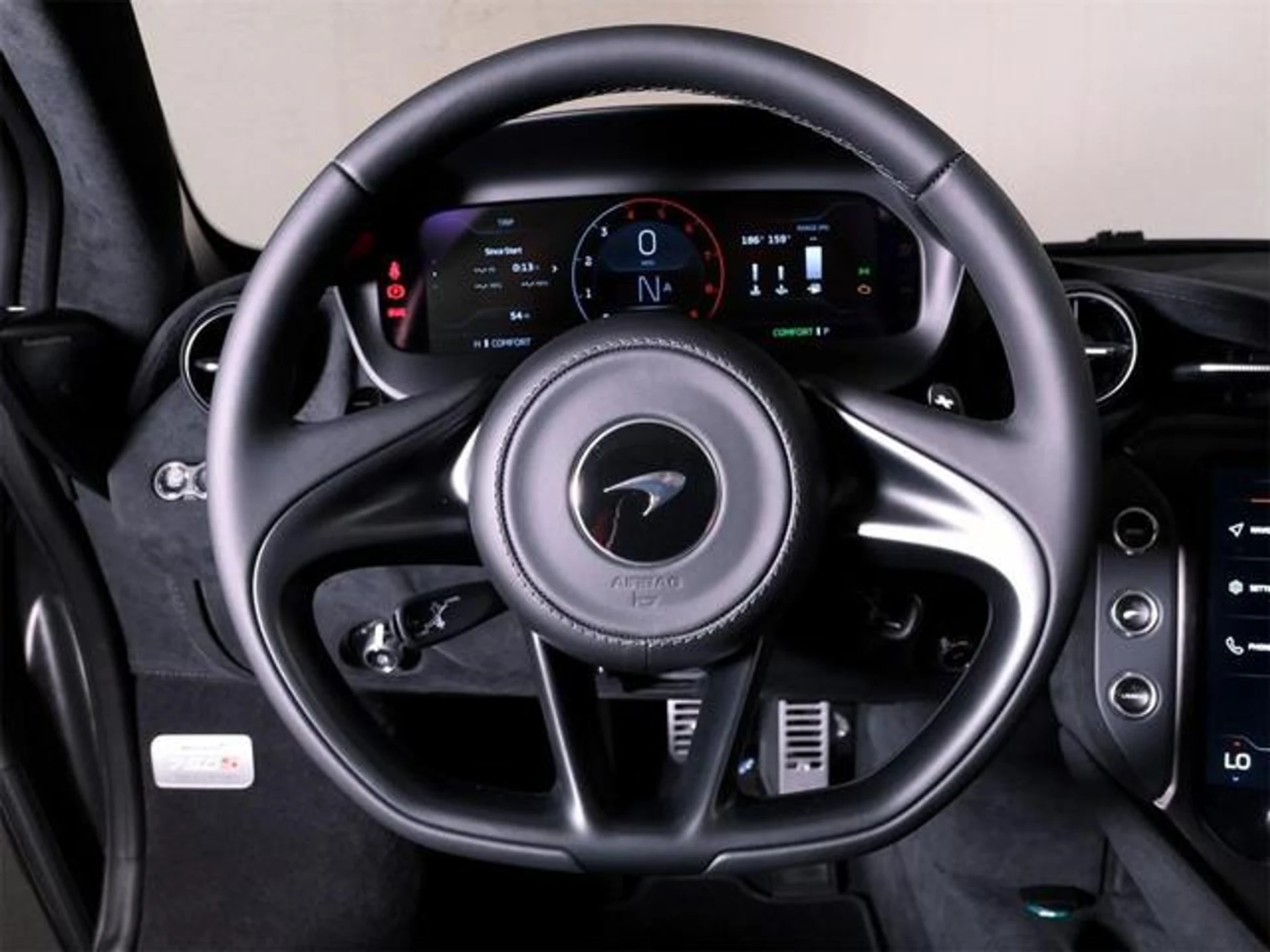 mph018_Mi_QW_mc_DV_8_Nw_Z_Awiq_D_D_Mz_7_GME_11dfeb6ade
