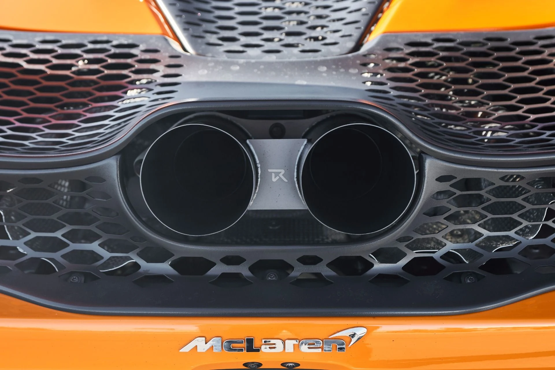 mph019_1015080365_Used_2024_Mc_Laren_750_S_1765410653_26d53085c0