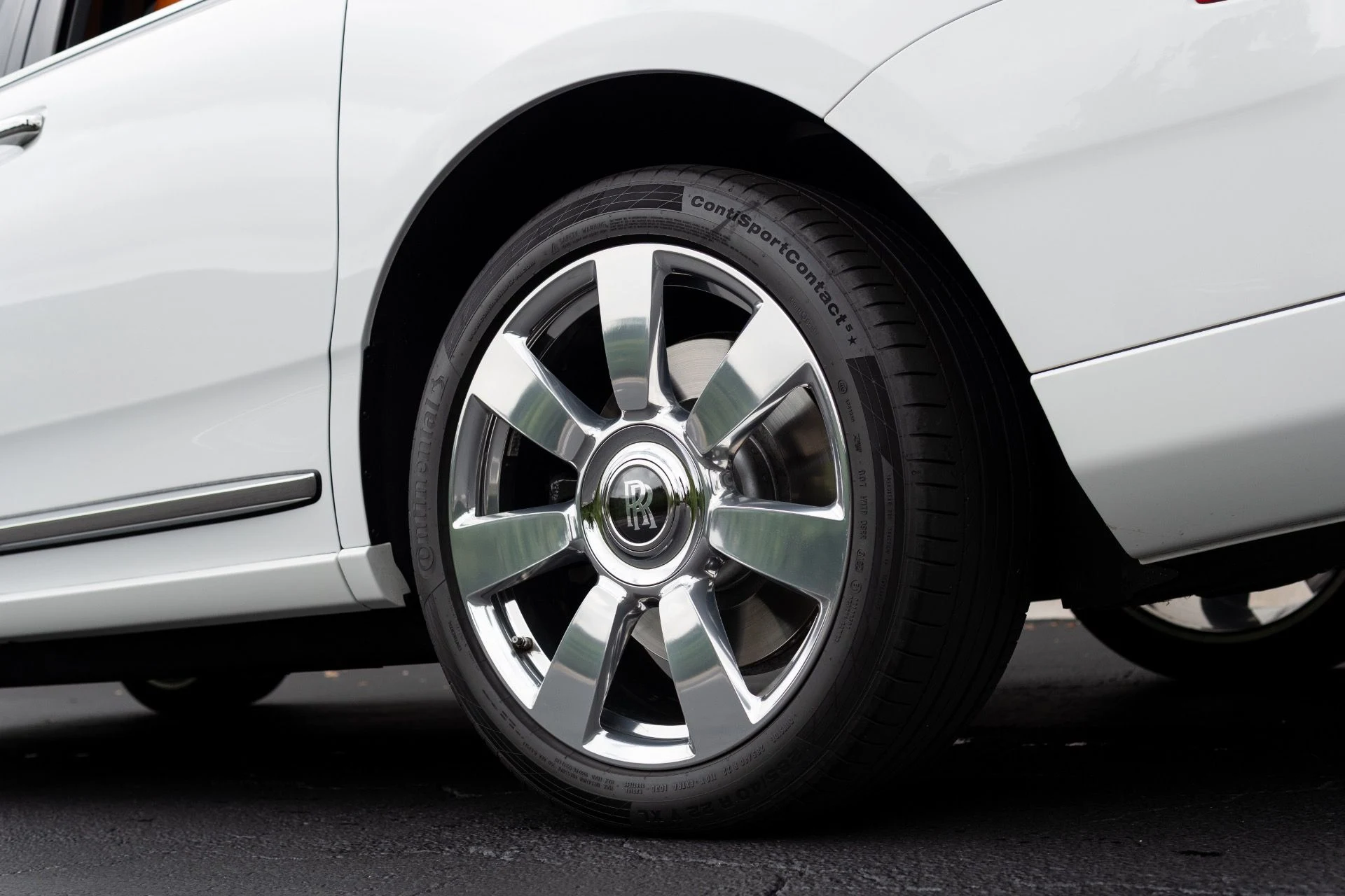 mph019_1034732965_Used_2023_Rolls_Royce_Cullinan_1766776306_489d3f052f