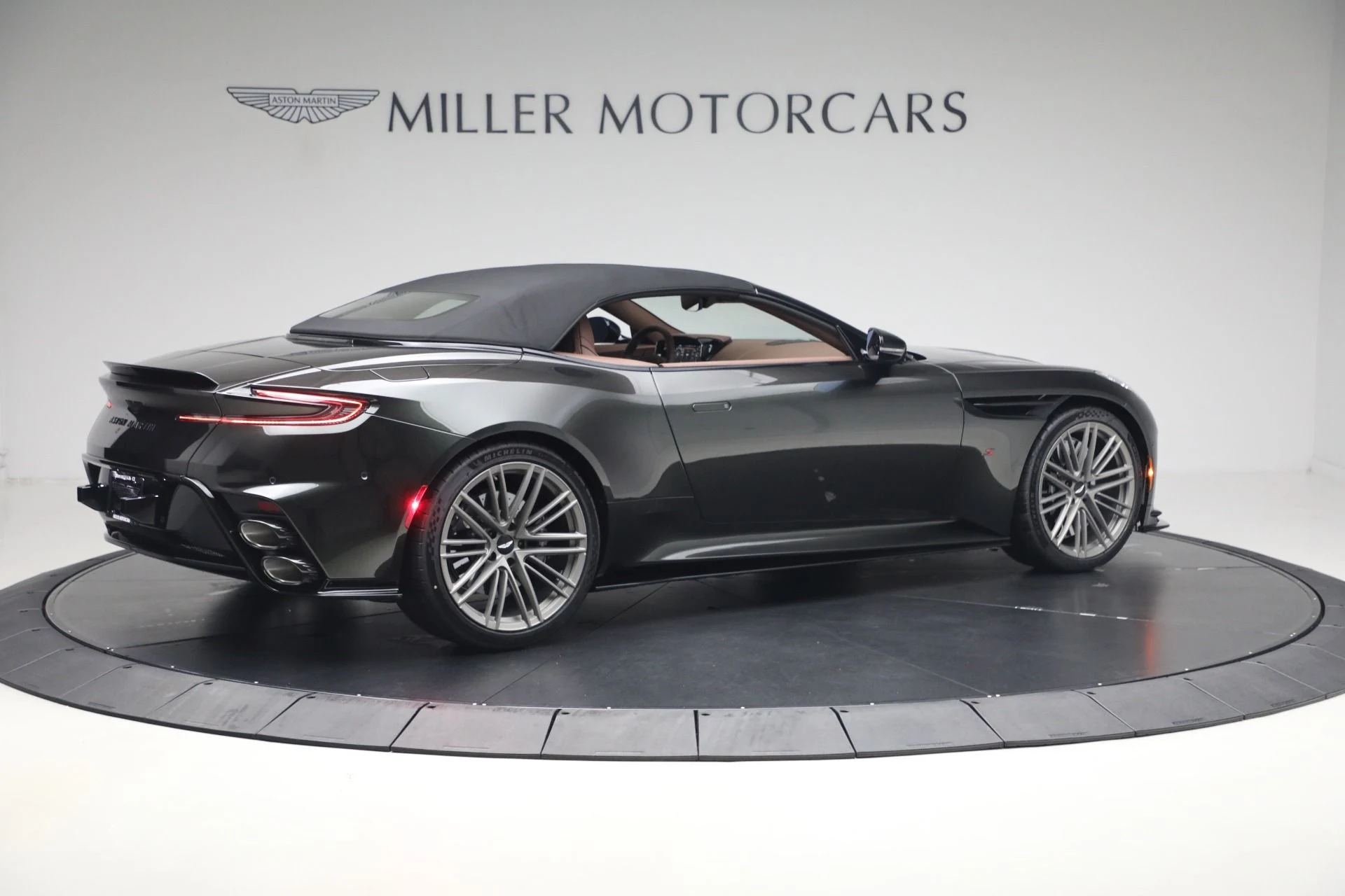 mph019_1035177185_New_2026_Aston_Martin_DB_12_S_Volante_1787328919_7e7fc241b3