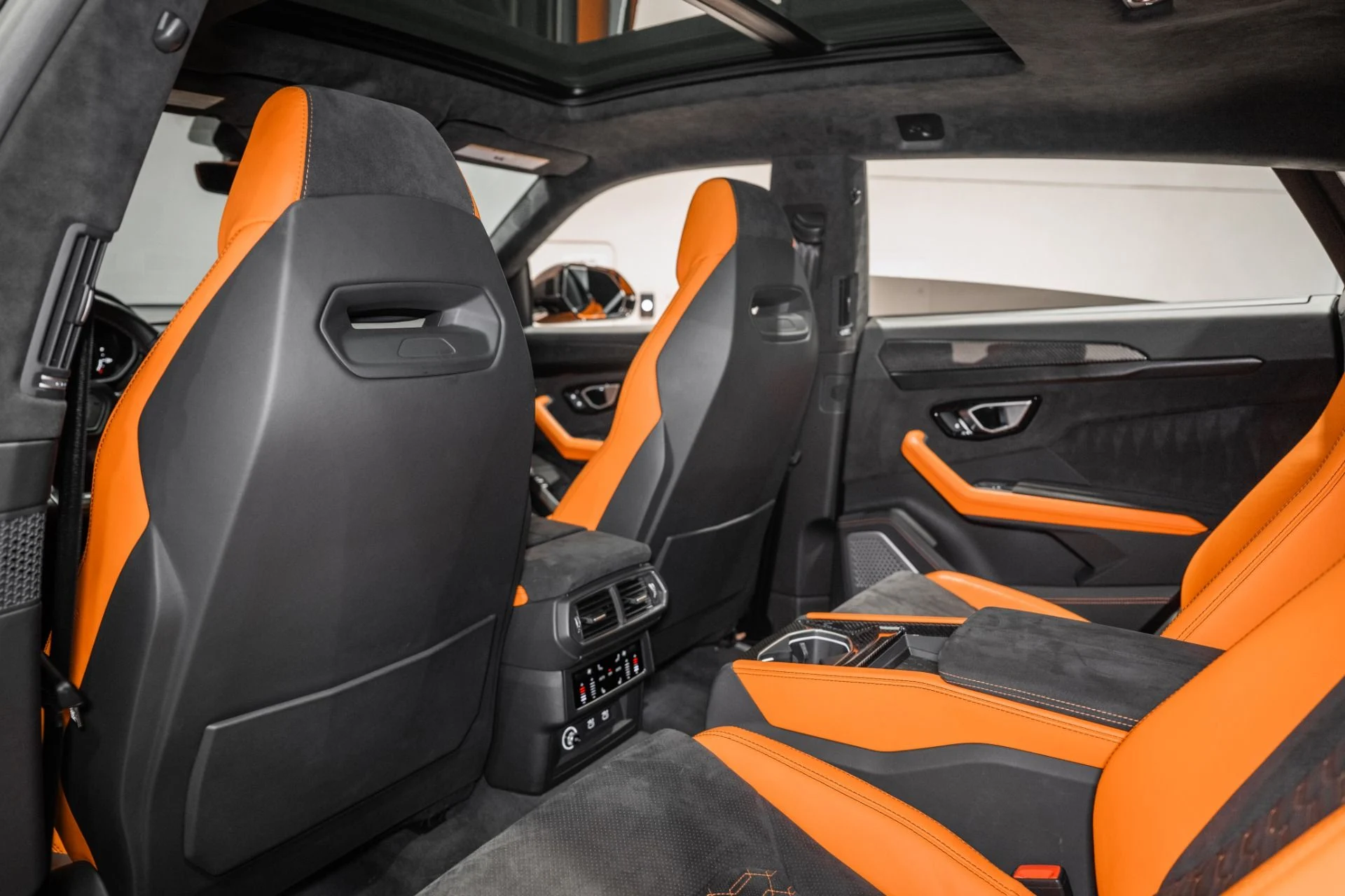 mph019_1042764732_Used_2022_Lamborghini_Urus_Pearl_Capsule_1773410025_6edd49c488