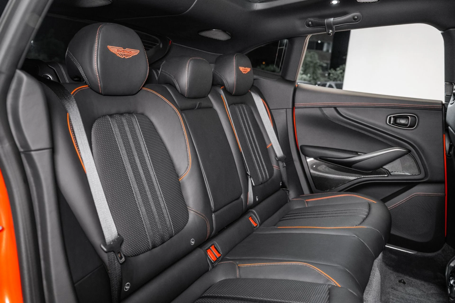 mph019_1043883782_Used_2025_Aston_Martin_DBX_707_1748959342_358e836d4c